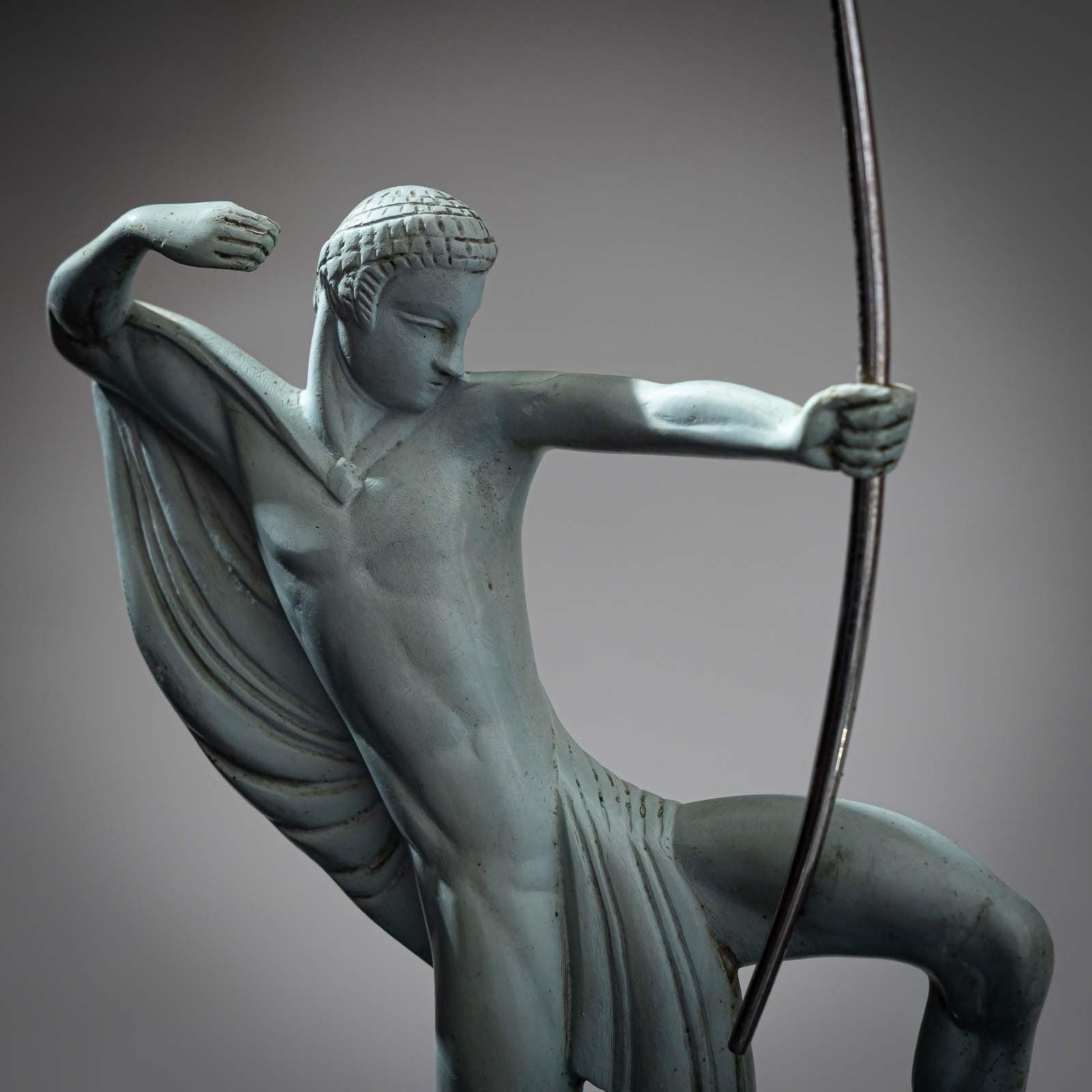 Scultura in bronzo Art Deco di un arciere di Michel Decoux (1837-1924), Francia. in vendita 3