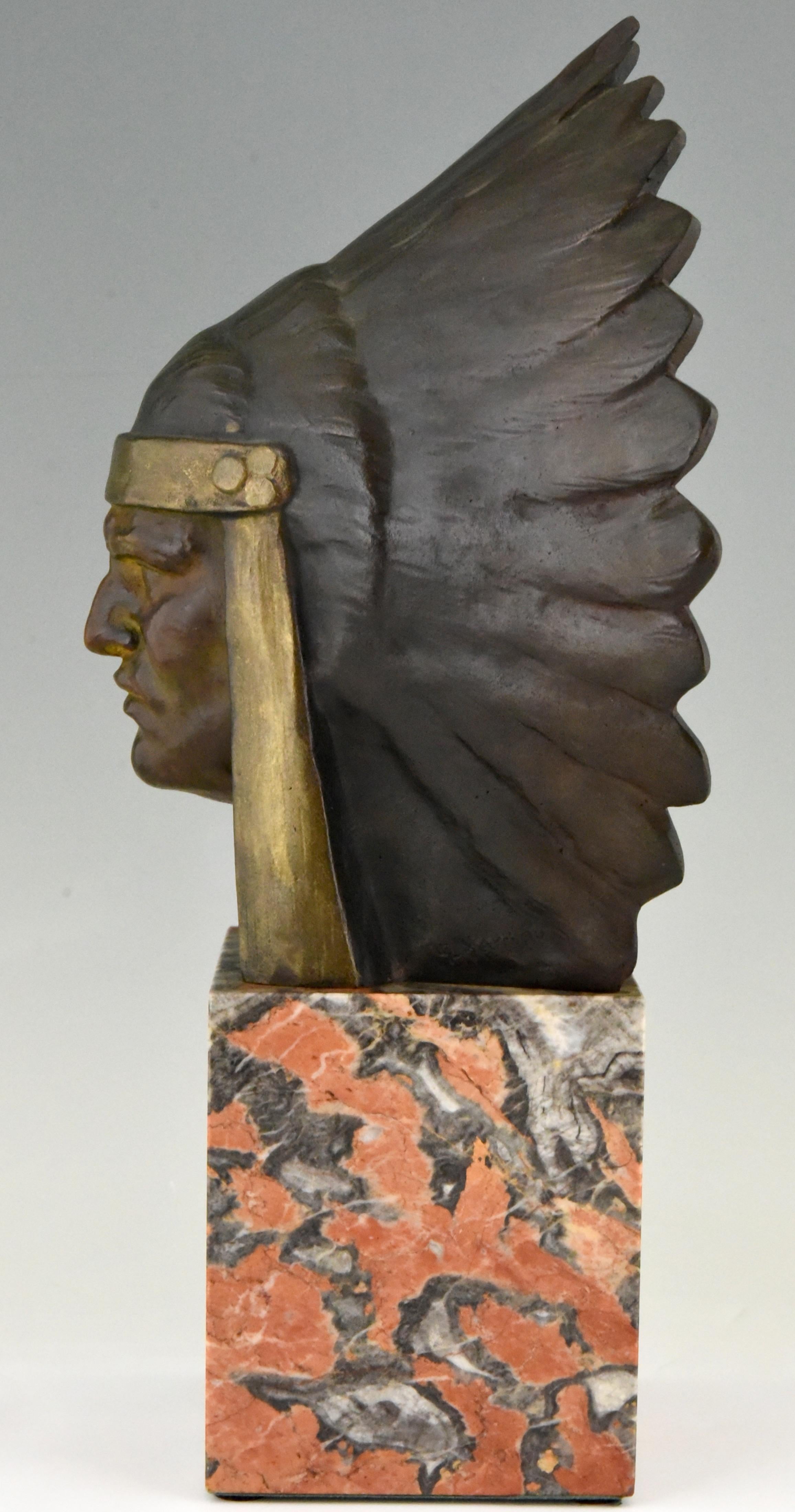 Art Deco Bronze Sculpture of an Indian with Headdress Georges Garreau, 1930 In Good Condition In Antwerp, BE