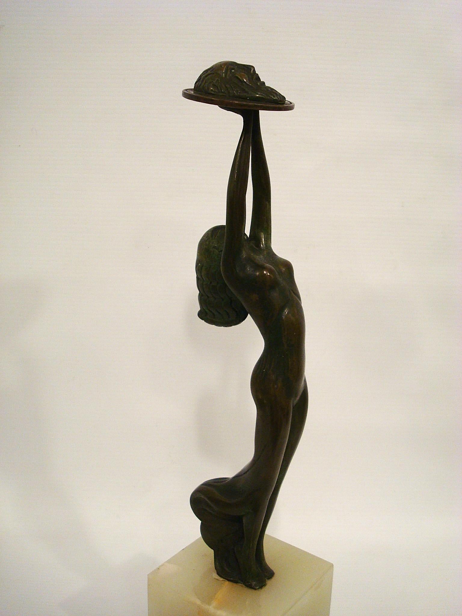 Scultura in bronzo Art Deco di Salomè con testa di Giovanni Battista in vendita 3