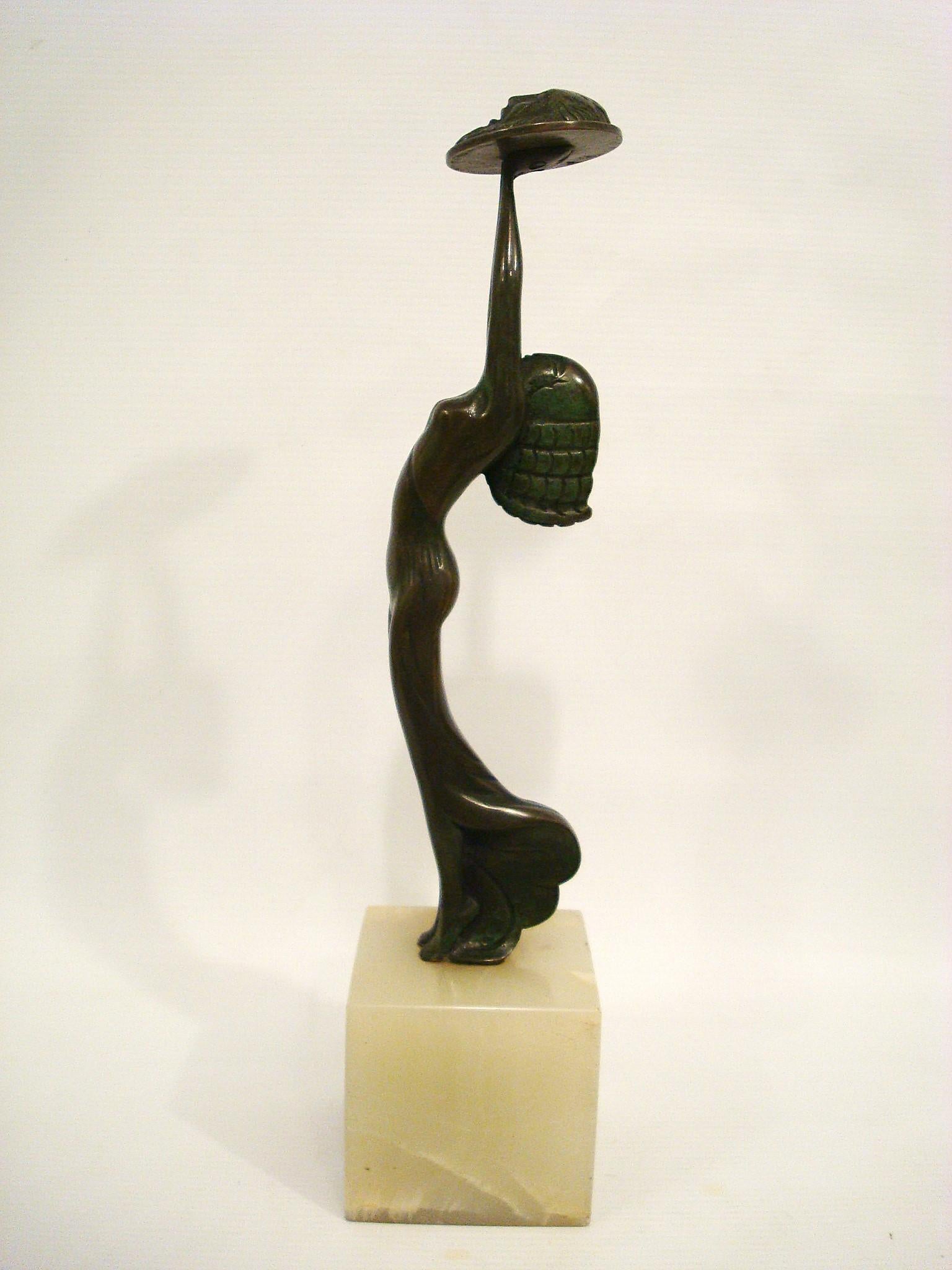 Bronzo Scultura in bronzo Art Deco di Salomè con testa di Giovanni Battista in vendita