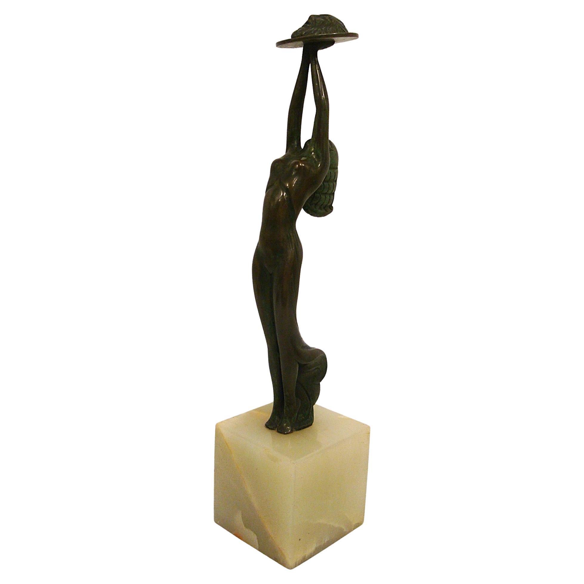Scultura in bronzo Art Deco di Salomè con testa di Giovanni Battista