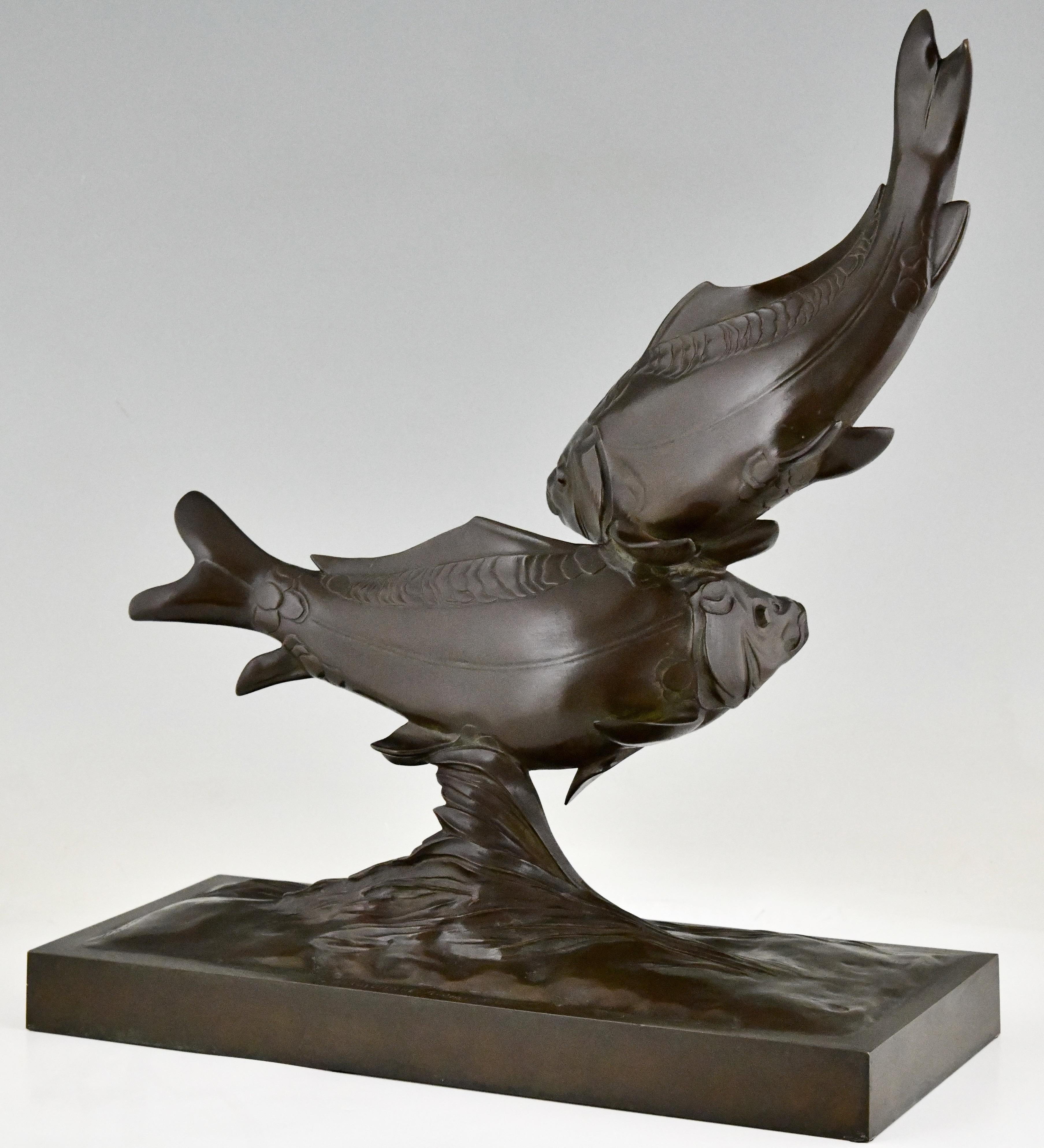 Art Deco Bronze Sculpture of Two Carp Fish by Santiago Bonome, Spain, 1930 In Good Condition For Sale In Antwerp, BE