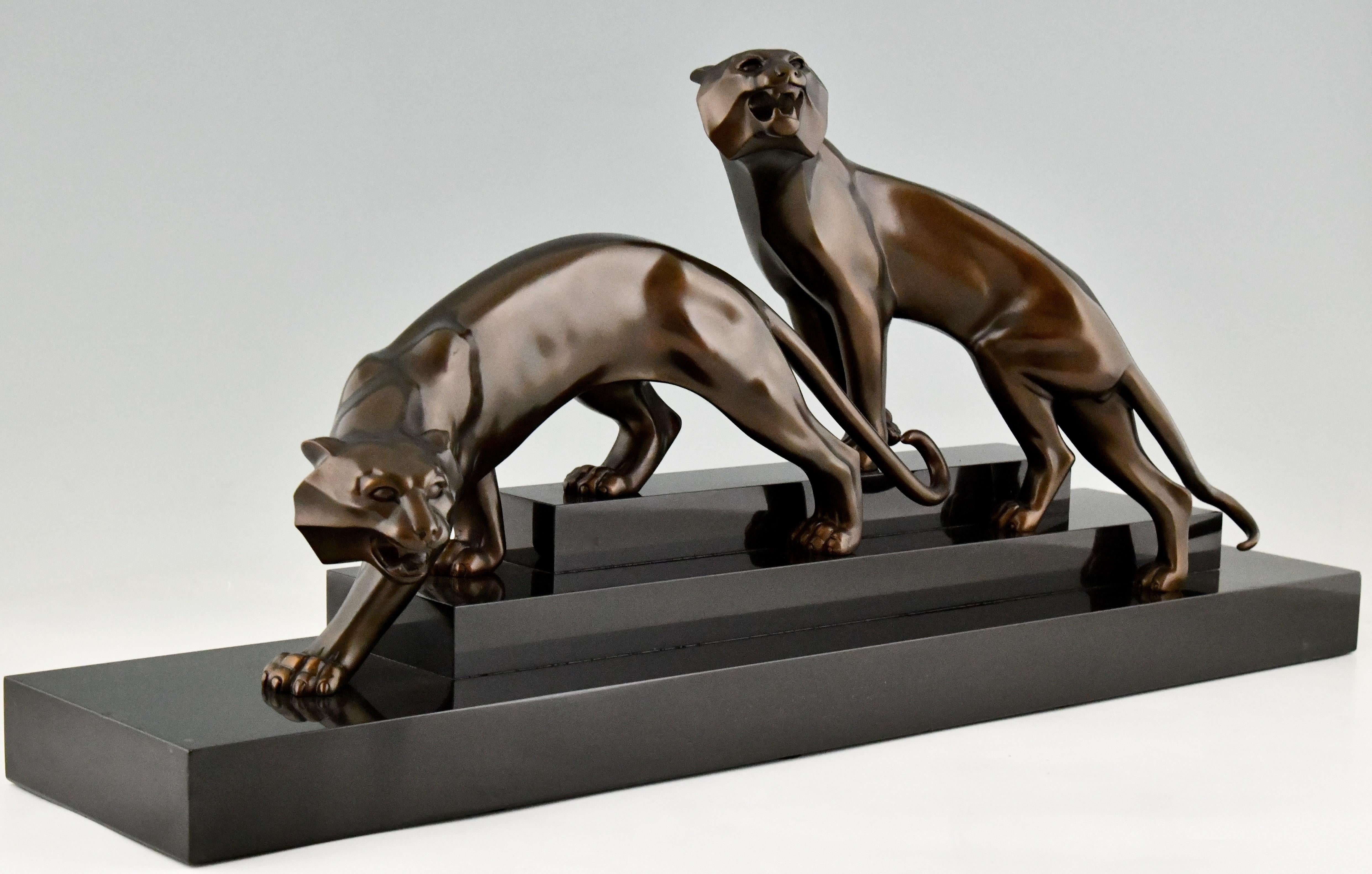 French Art Deco Bronze Sculpture of Two Panthers by Georges Lavroff, 1925