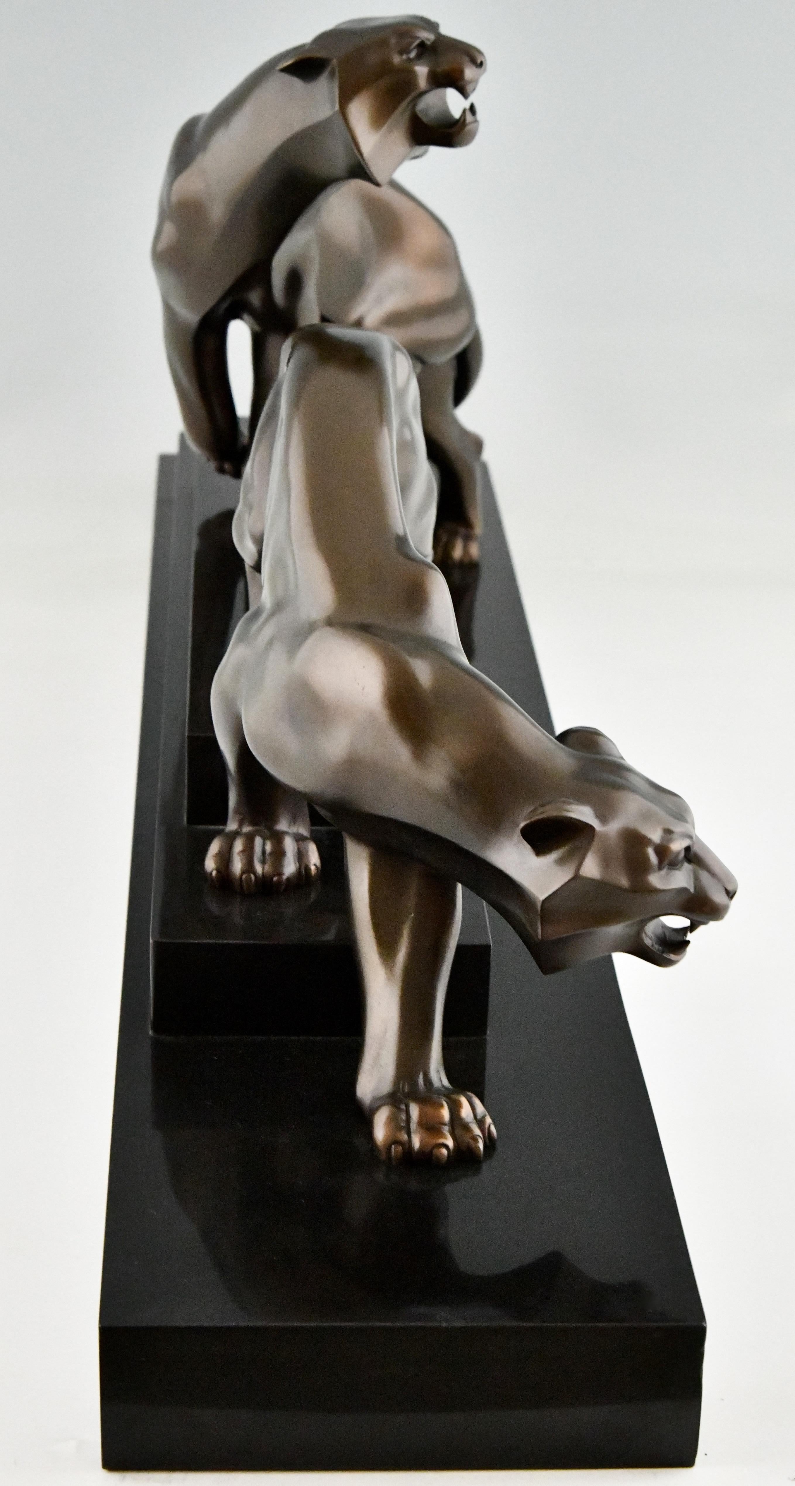 Patinated Art Deco Bronze Sculpture of Two Panthers by Georges Lavroff, 1925