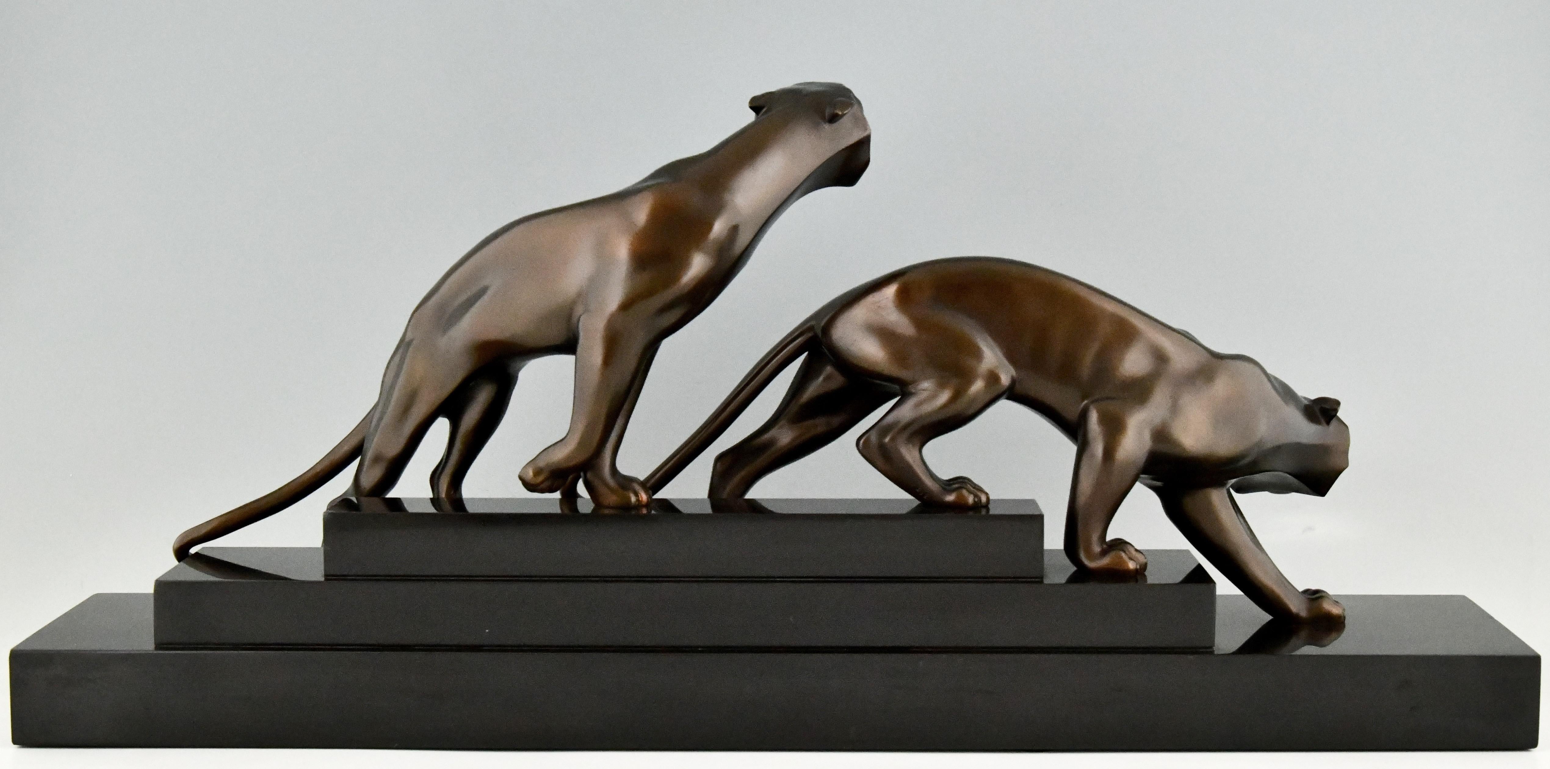 Early 20th Century Art Deco Bronze Sculpture of Two Panthers by Georges Lavroff, 1925