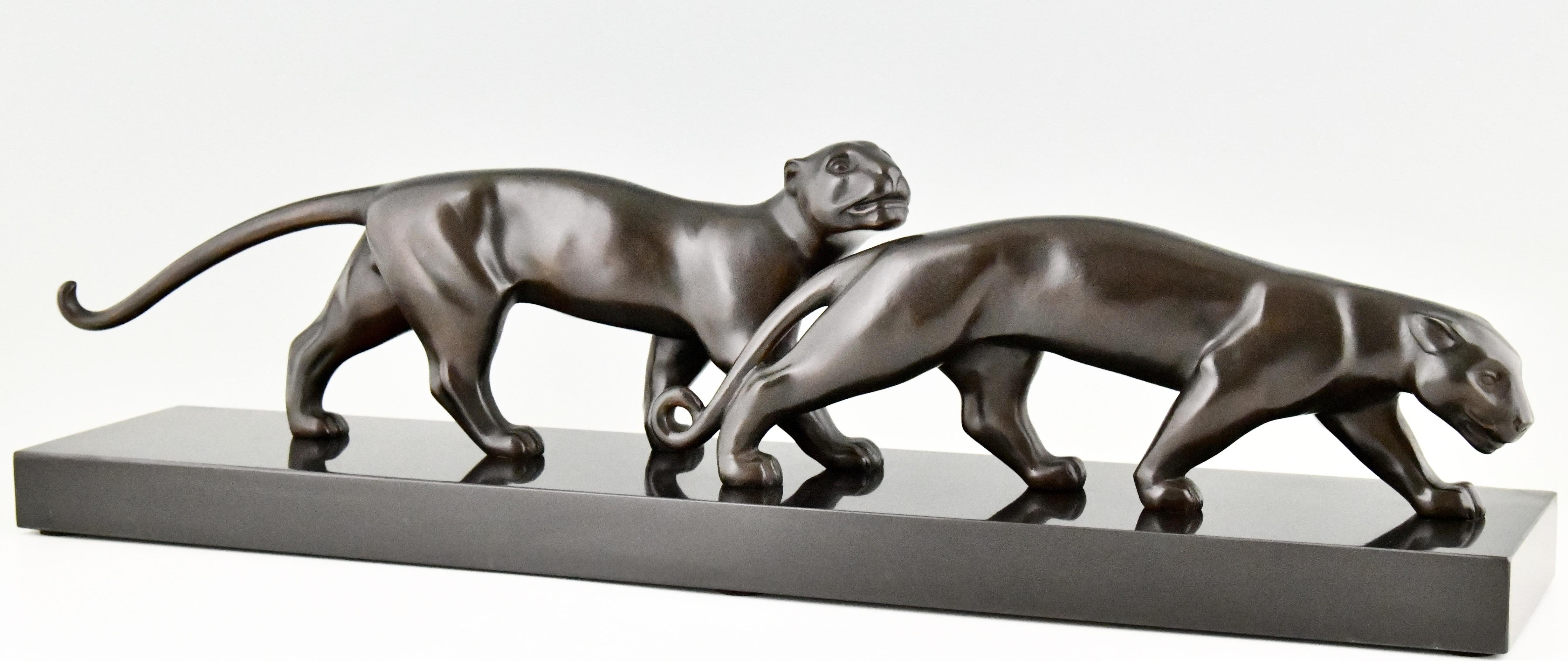 Art Deco bronze sculpture of two panthers Lucien Alliot. Black patinated bronze. Belgian Black marble base. France 1930

Literature:
Art Deco sculpture by Victor Arwas, Academy. Bronzes, sculptors and founders by H. Berman, Abage. Dictionnaire