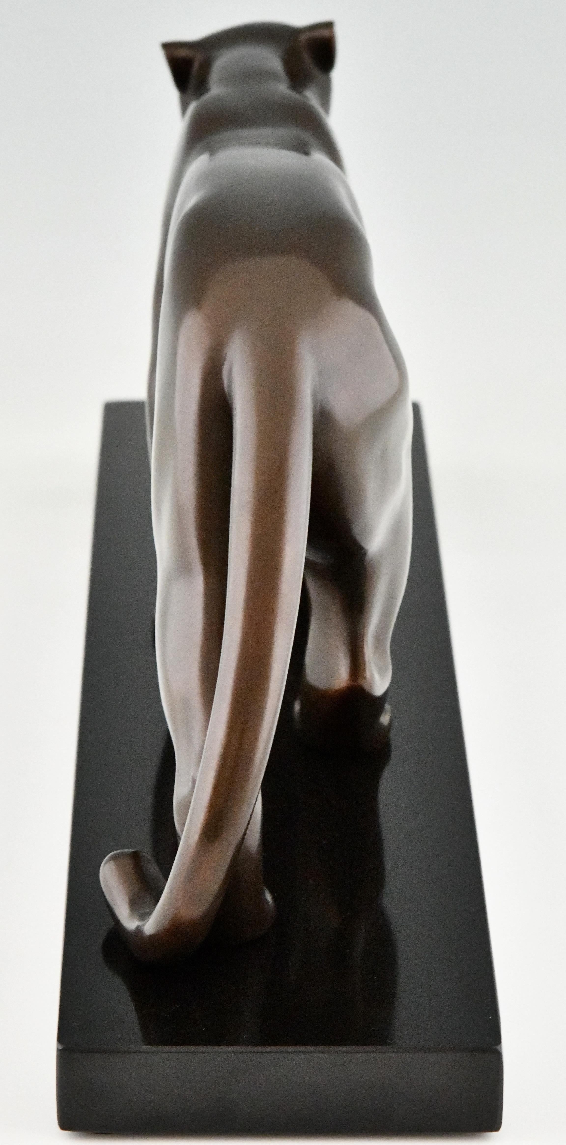 Bronze Sculpture en bronze Art Déco d'une panthère marchant par Bracquemond:: France:: 1930