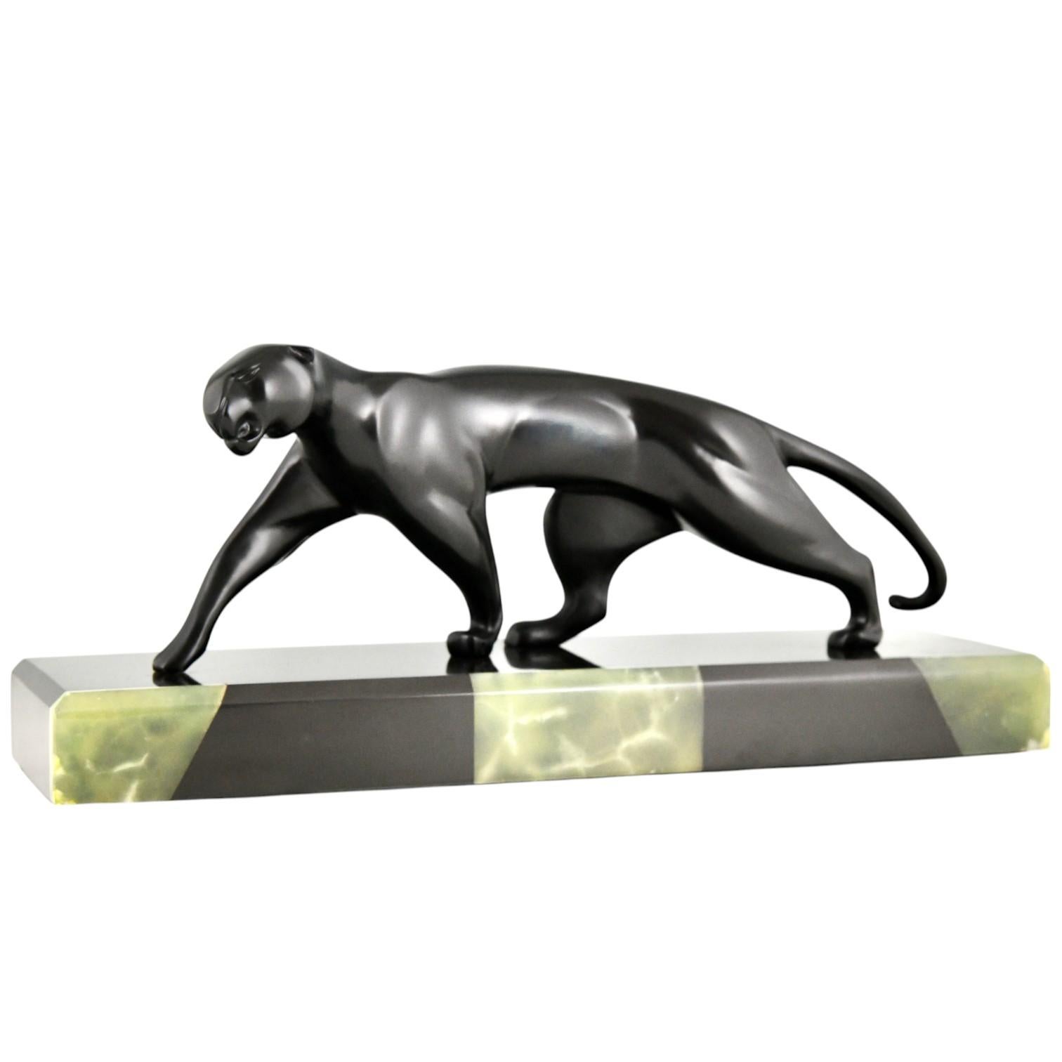 Art Deco bronze panther sculpture signed by Michel Decoux.
Bronze, black patina on a Black marble base with green onyx inlay. 
France 1920. 
Another version of this model is illustrated on page 294 of the book
Dictionnaire illustré des sculpteurs