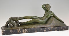 Escultura Art Déco de bronce Desnudo reclinado con cabras Georges Gori, Francia, 1930