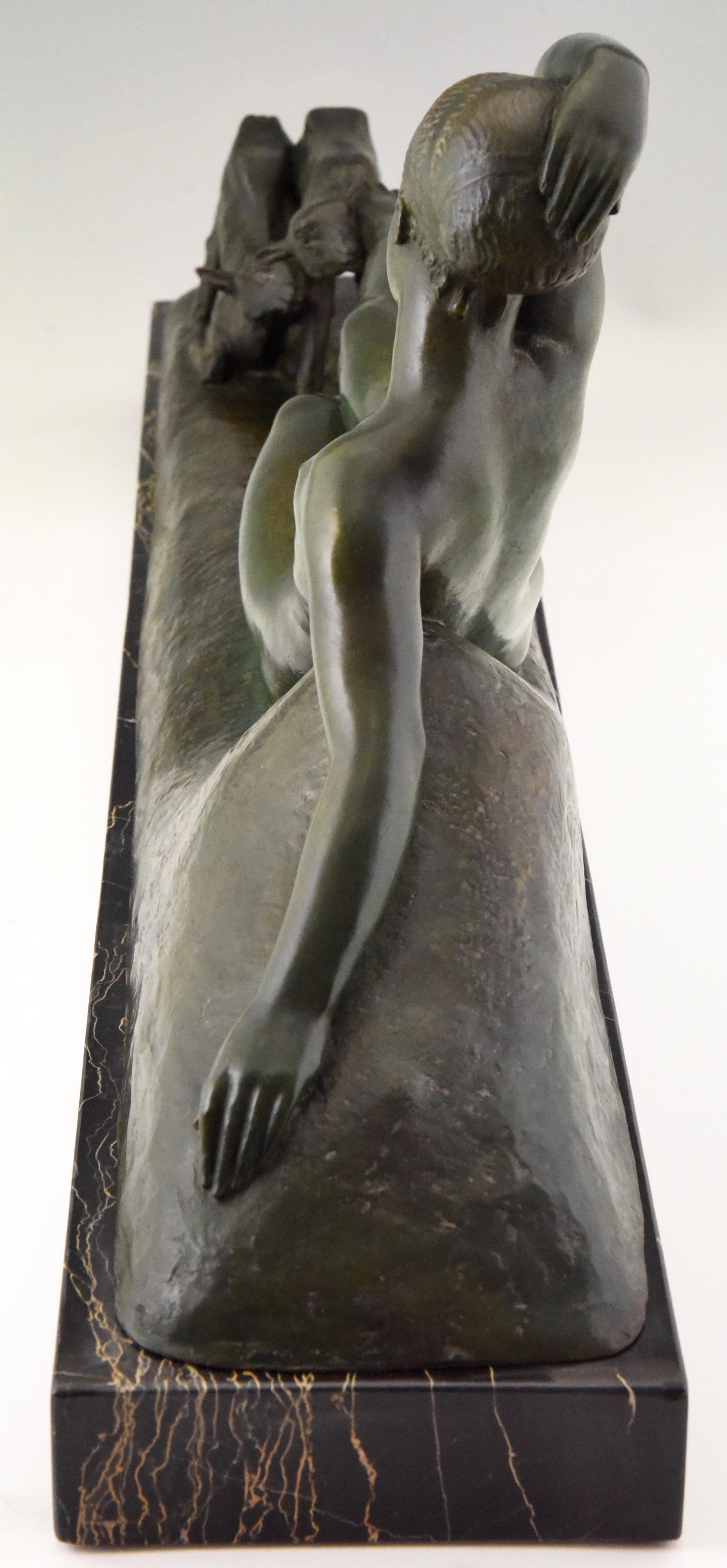 Art Deco Bronzeskulptur Liegender Akt mit Ziegen Georges Gori:: Frankreich:: 1930 (20. Jahrhundert) im Angebot