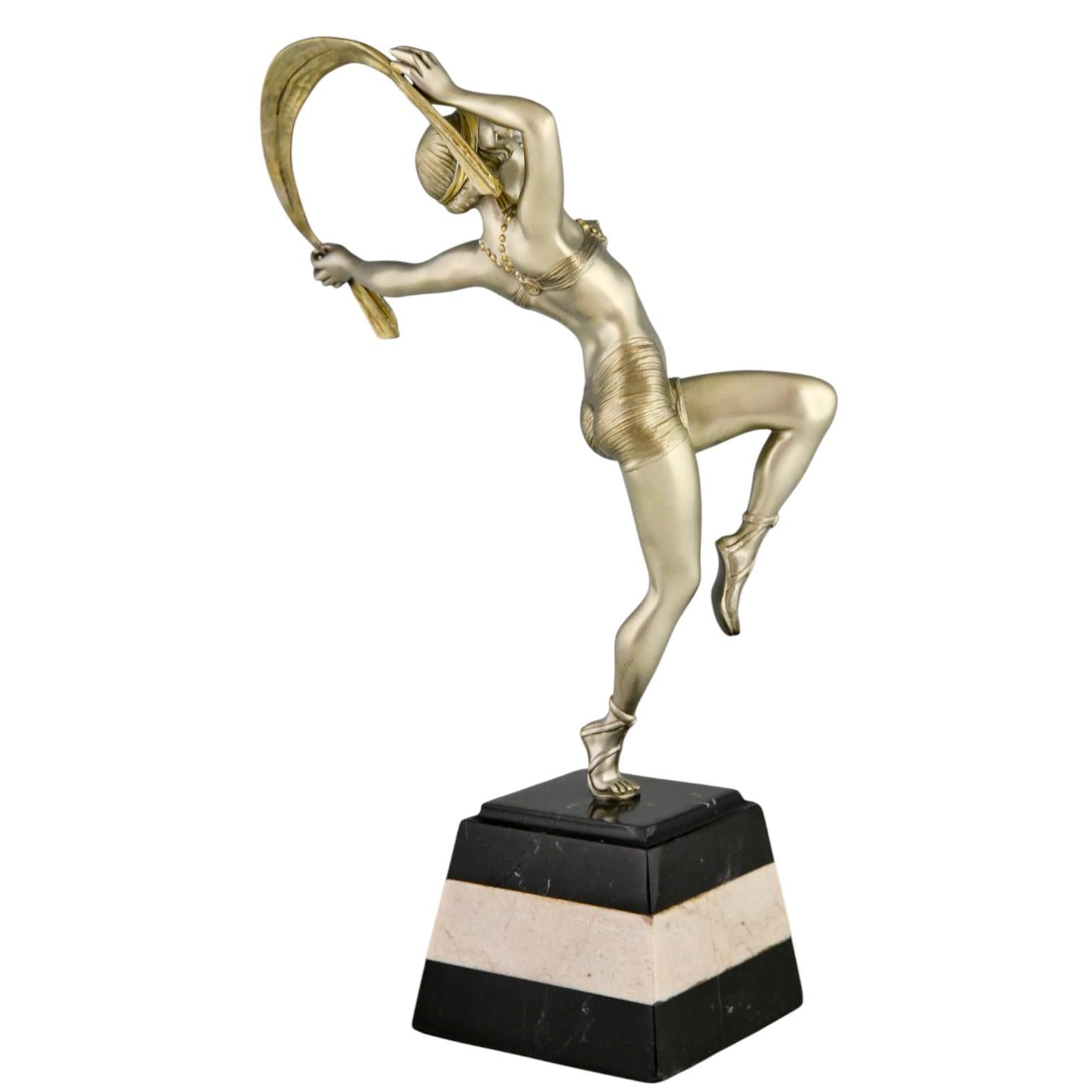 Escultura Art Déco de bronce Bailarina con bufanda de R. Varnier 1925 Plateado en venta