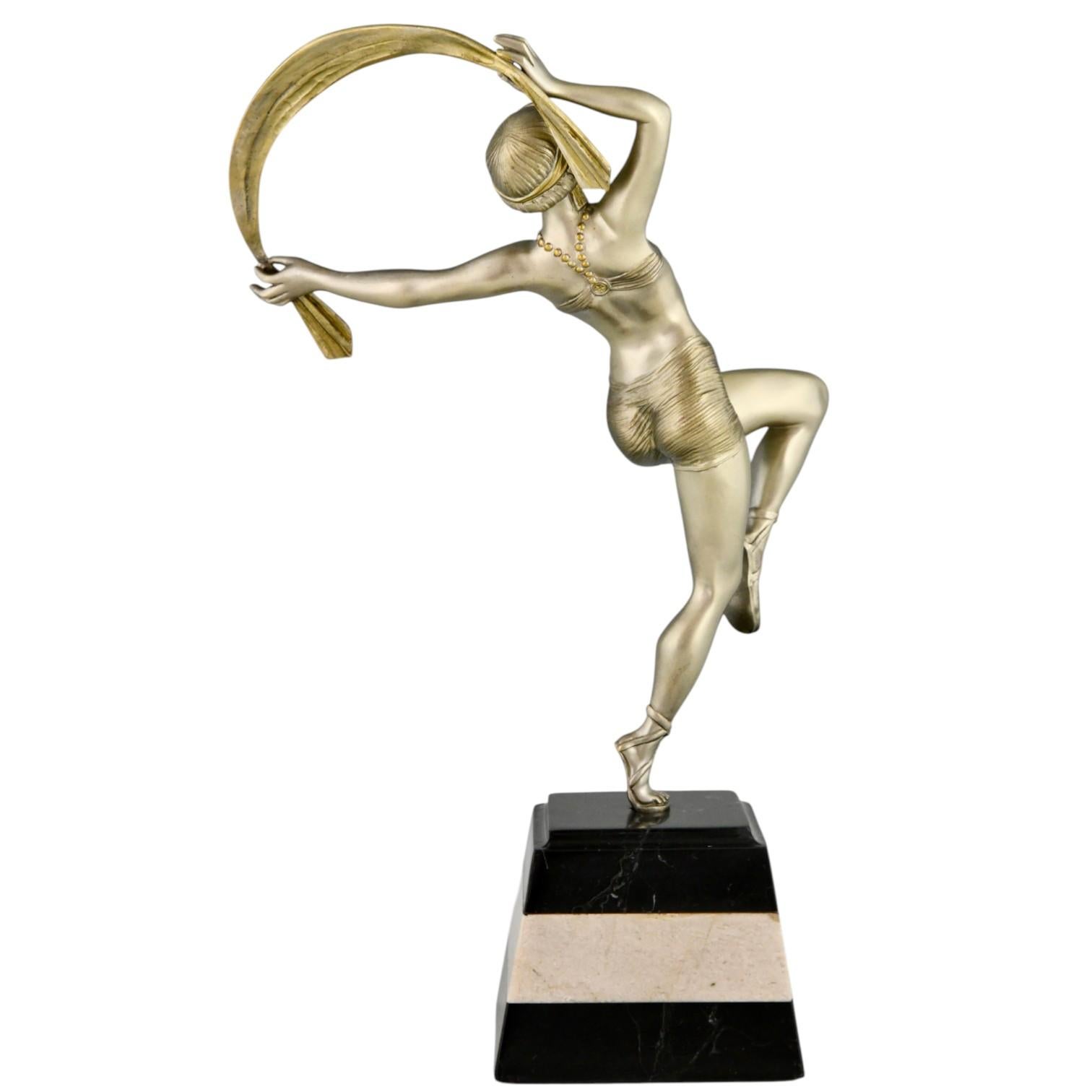 Escultura Art Déco de bronce Bailarina con bufanda de R. Varnier 1925 en Bueno estado para la venta en Antwerp, BE