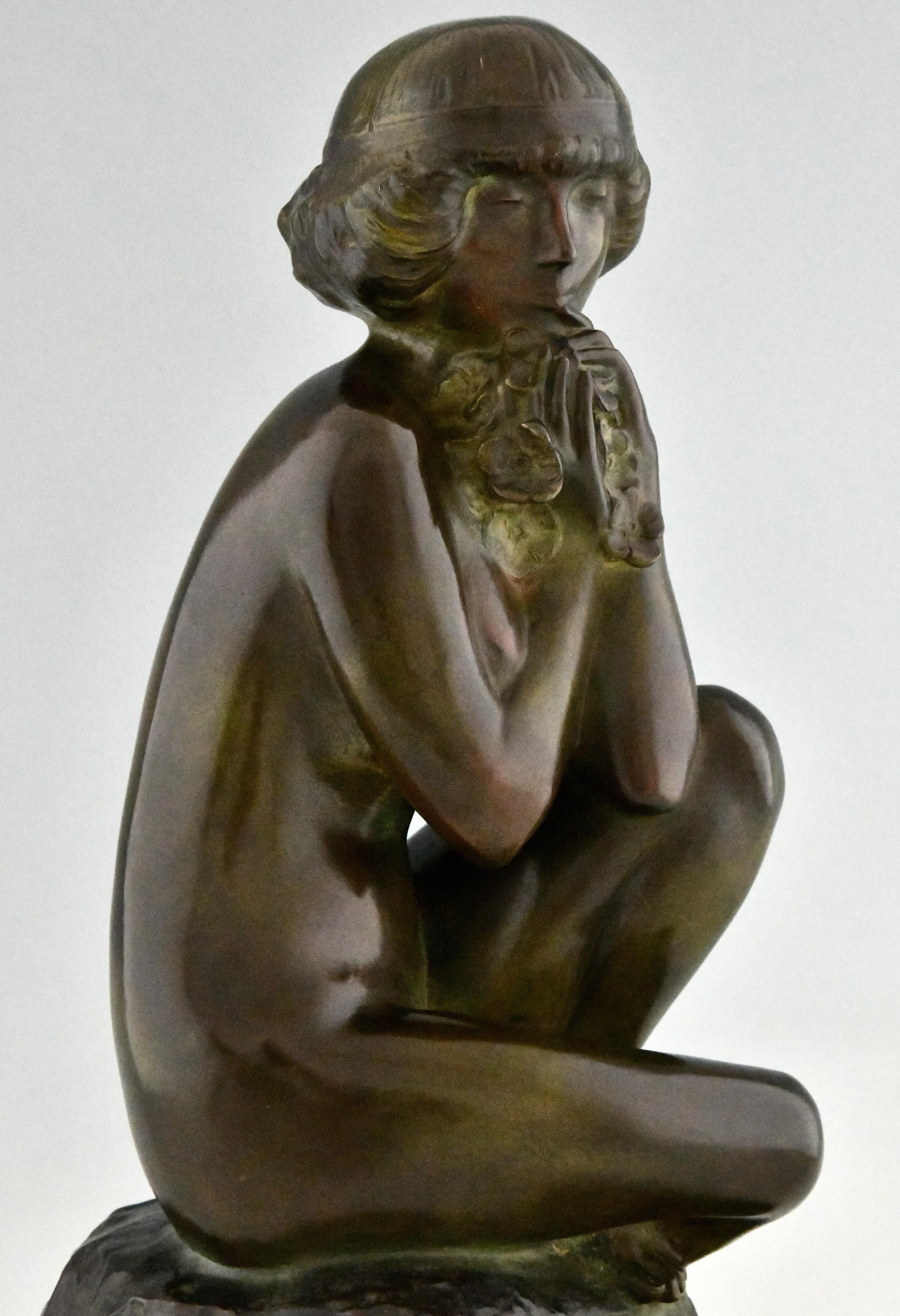 Art-Déco-Bronze-Skulptur eines sitzenden Akts mit Blumen von Real Del Sarte, 1920 im Angebot 2