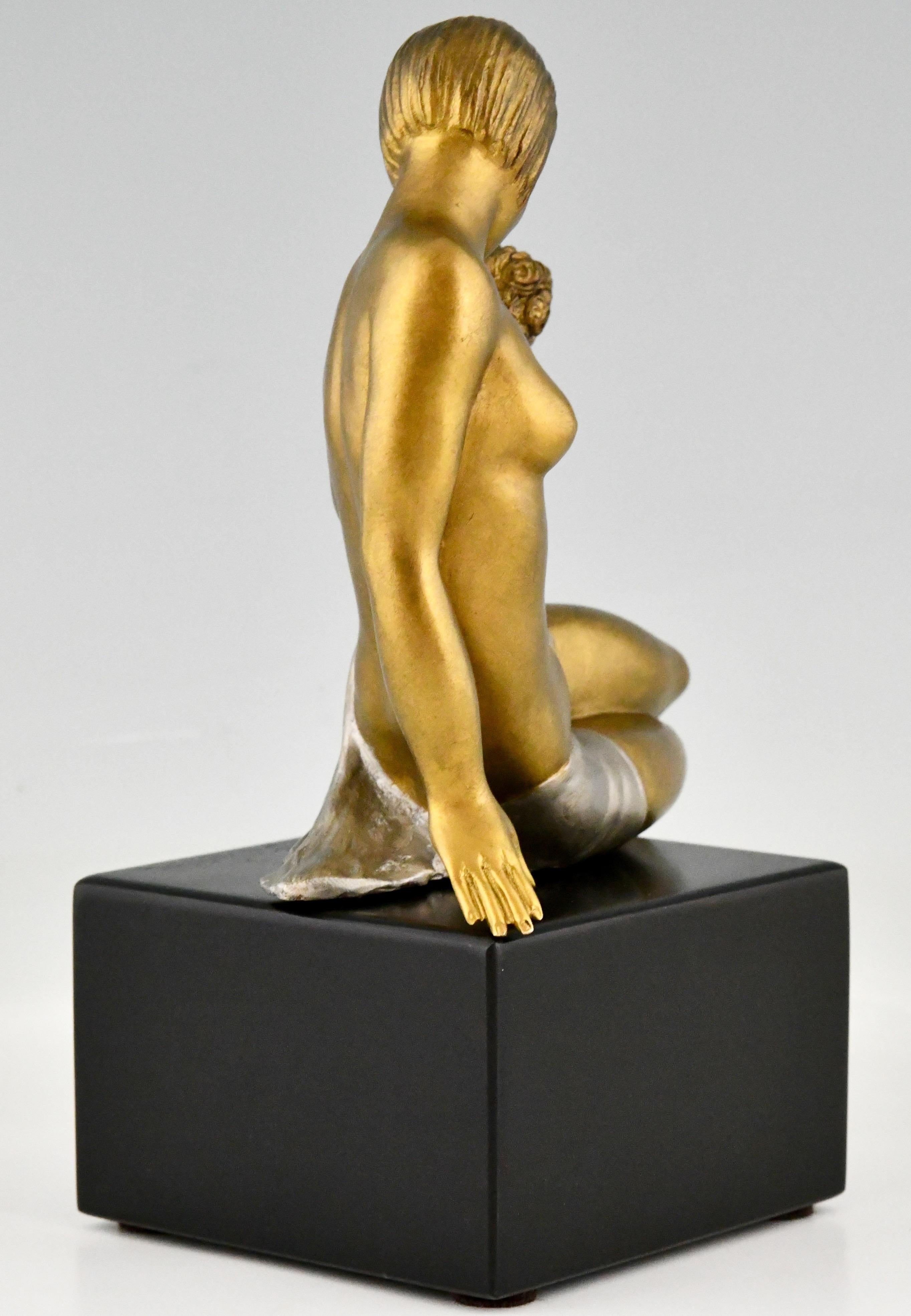 Art Deco Bronze Sculpture Seated Nude with Flowers Joseph Gauthier, France, 1930 In Good Condition In Antwerp, BE