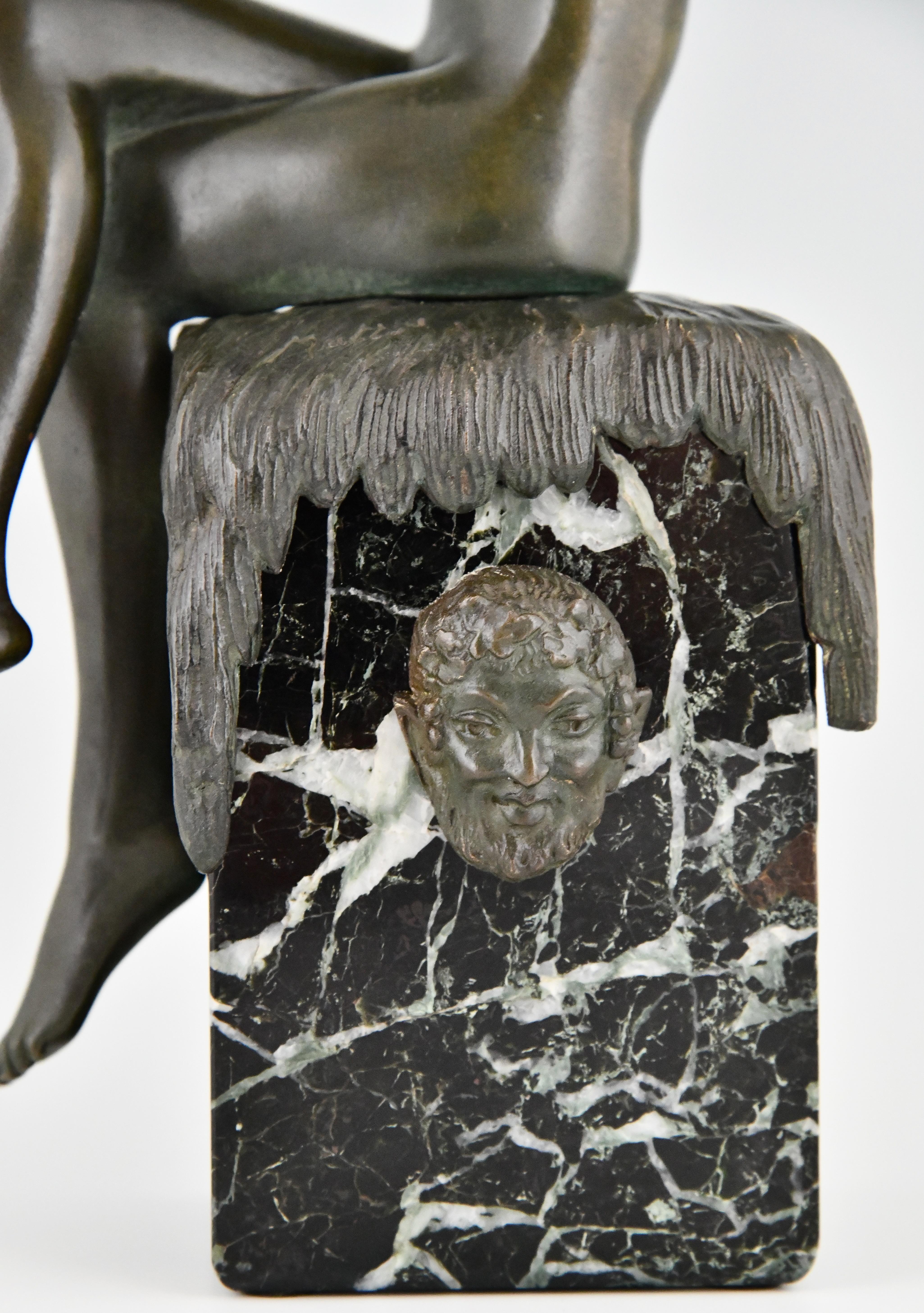 Scultura in bronzo Art Deco con nudo seduto e flauti di Matto Marcel Bouraine 1930 in vendita 2