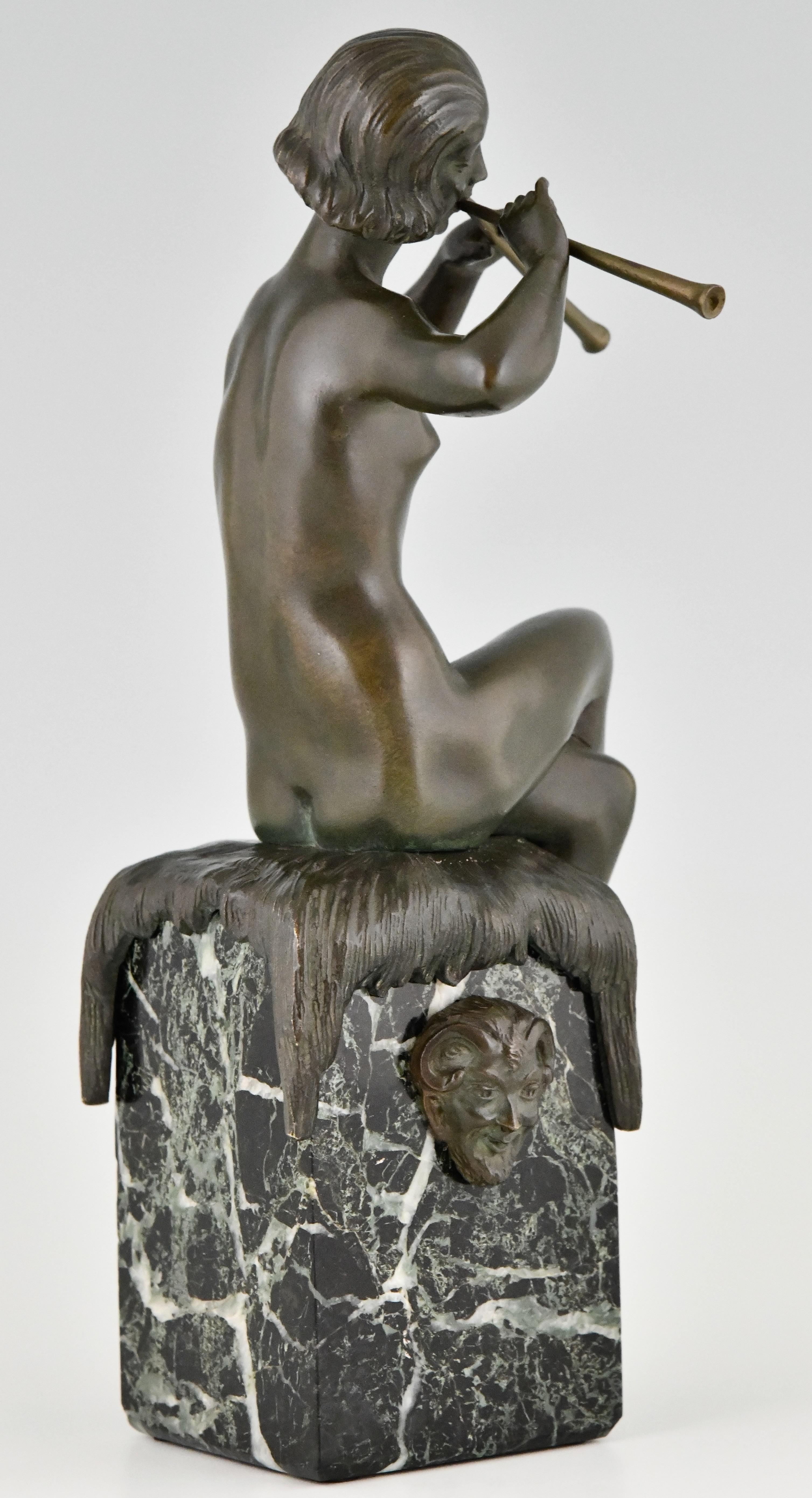 Art Déco Scultura in bronzo Art Deco con nudo seduto e flauti di Matto Marcel Bouraine 1930 in vendita
