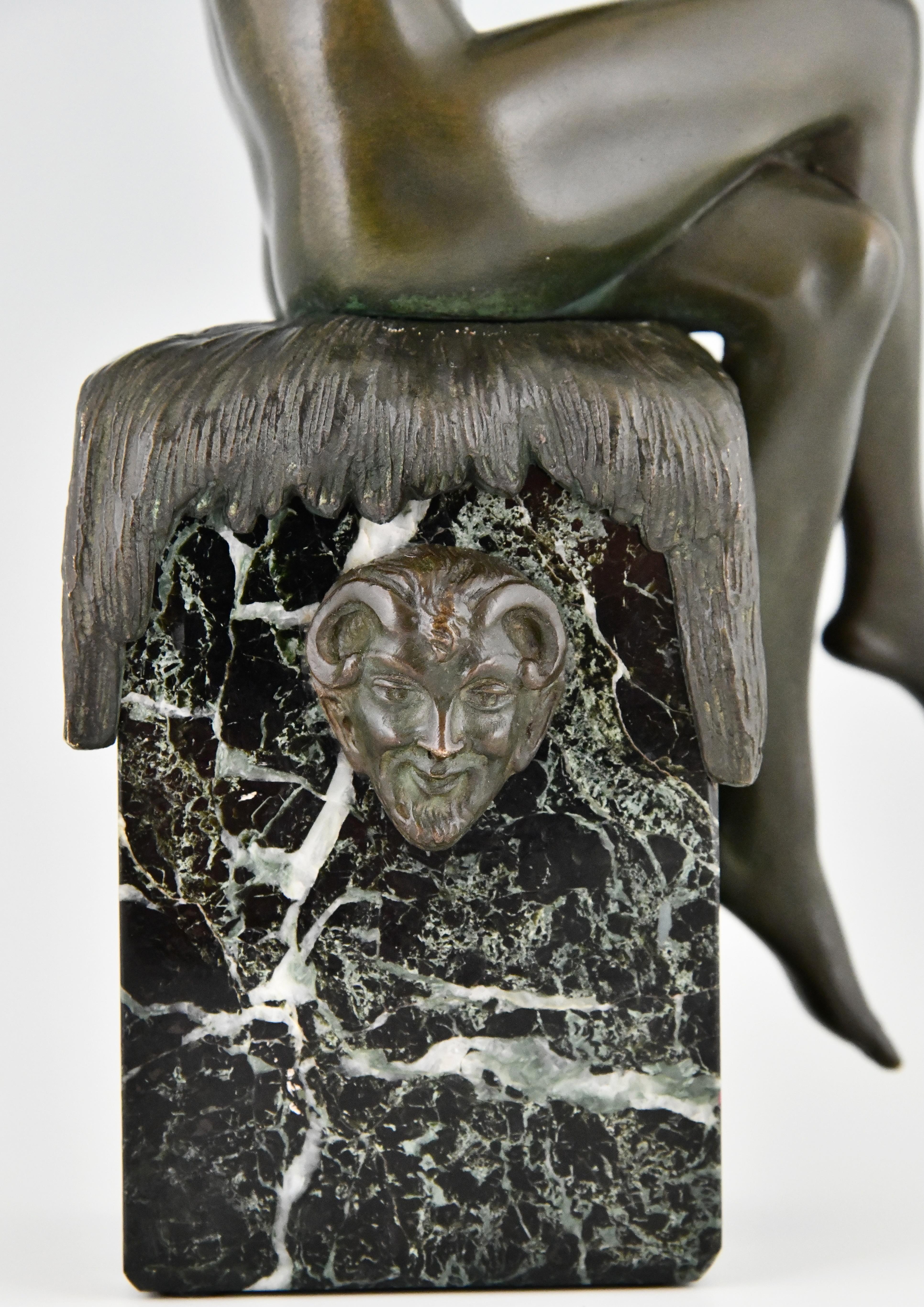 Scultura in bronzo Art Deco con nudo seduto e flauti di Matto Marcel Bouraine 1930 in vendita 1