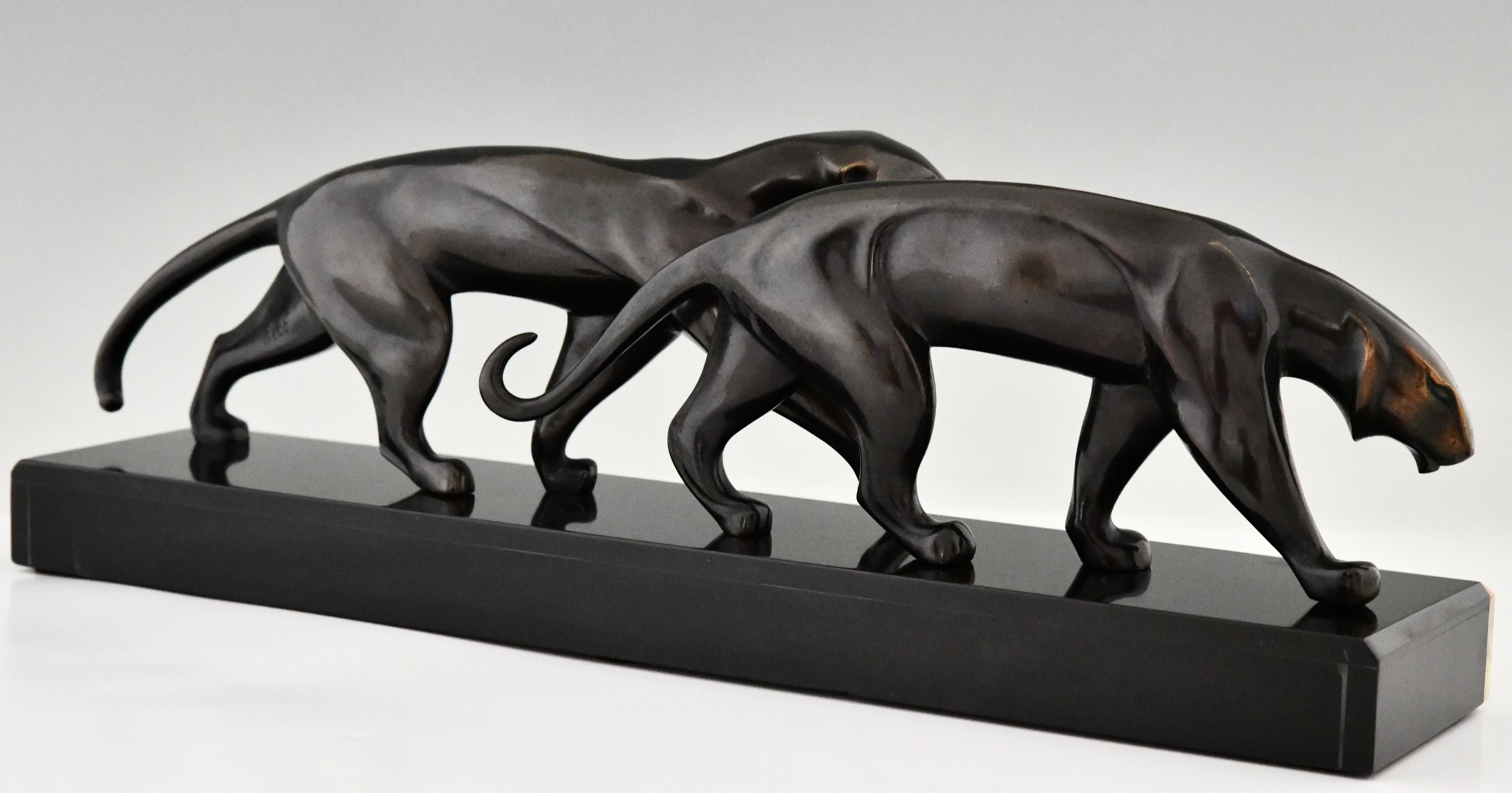 Bronzeskulptur zweier Panther im Art déco-Stil, signiert von Michel Decoux 1920 im Angebot 1