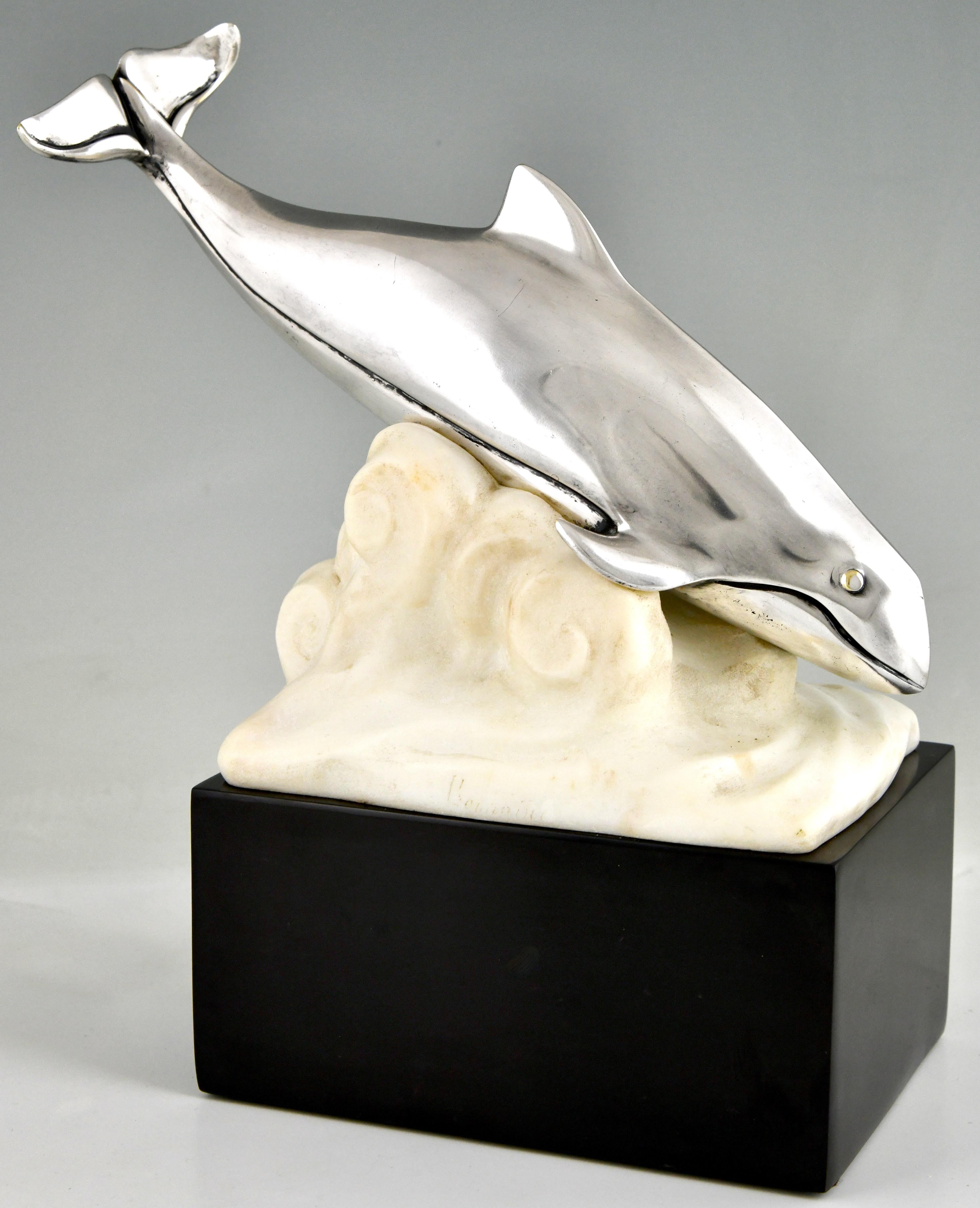Sculpté à la main Sculpture Art Déco en bronze baleine dans les vagues par Marcel-André Bouraine 1925 en vente