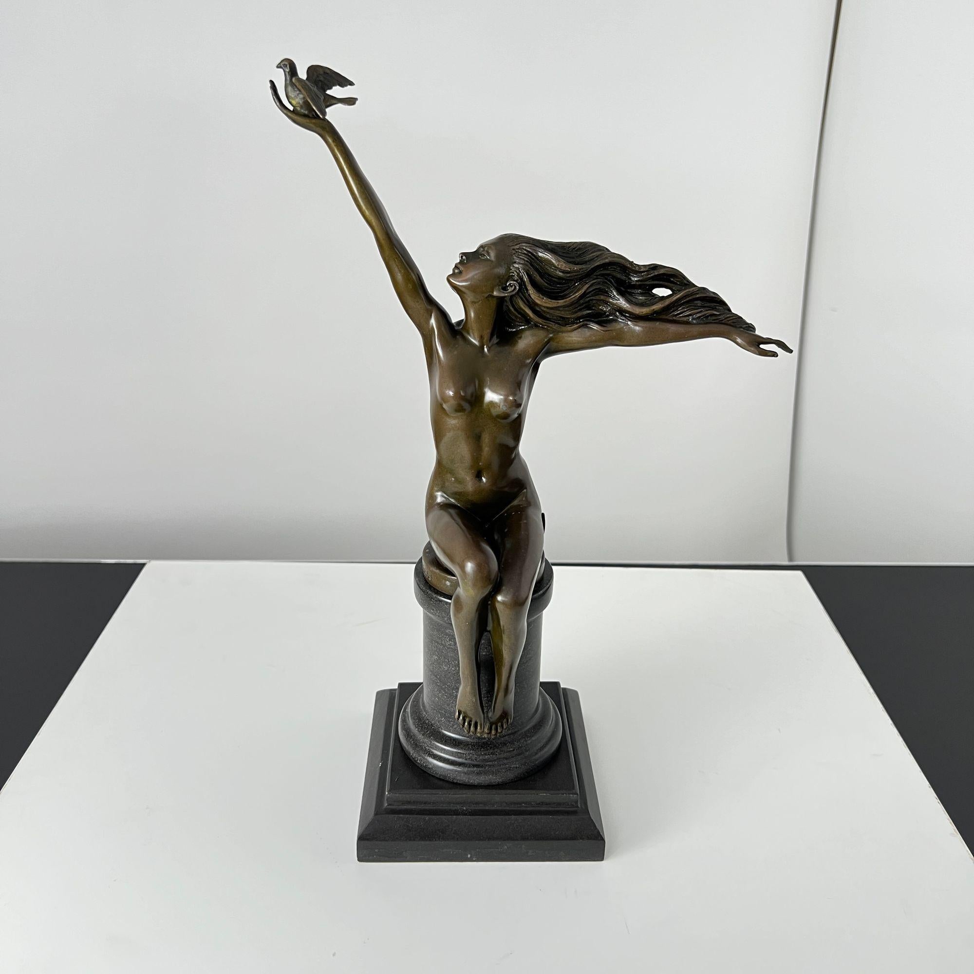 Beautiful original Art Deco bronze sculpture of a woman with a dove, from France, Paris, 20th Century.
Signed “A. GENNARELLI” on the plinth and numbered.
Artist: Affortunato Gennarelli (1881-1943)
Additionally provided with round foundry mark of the