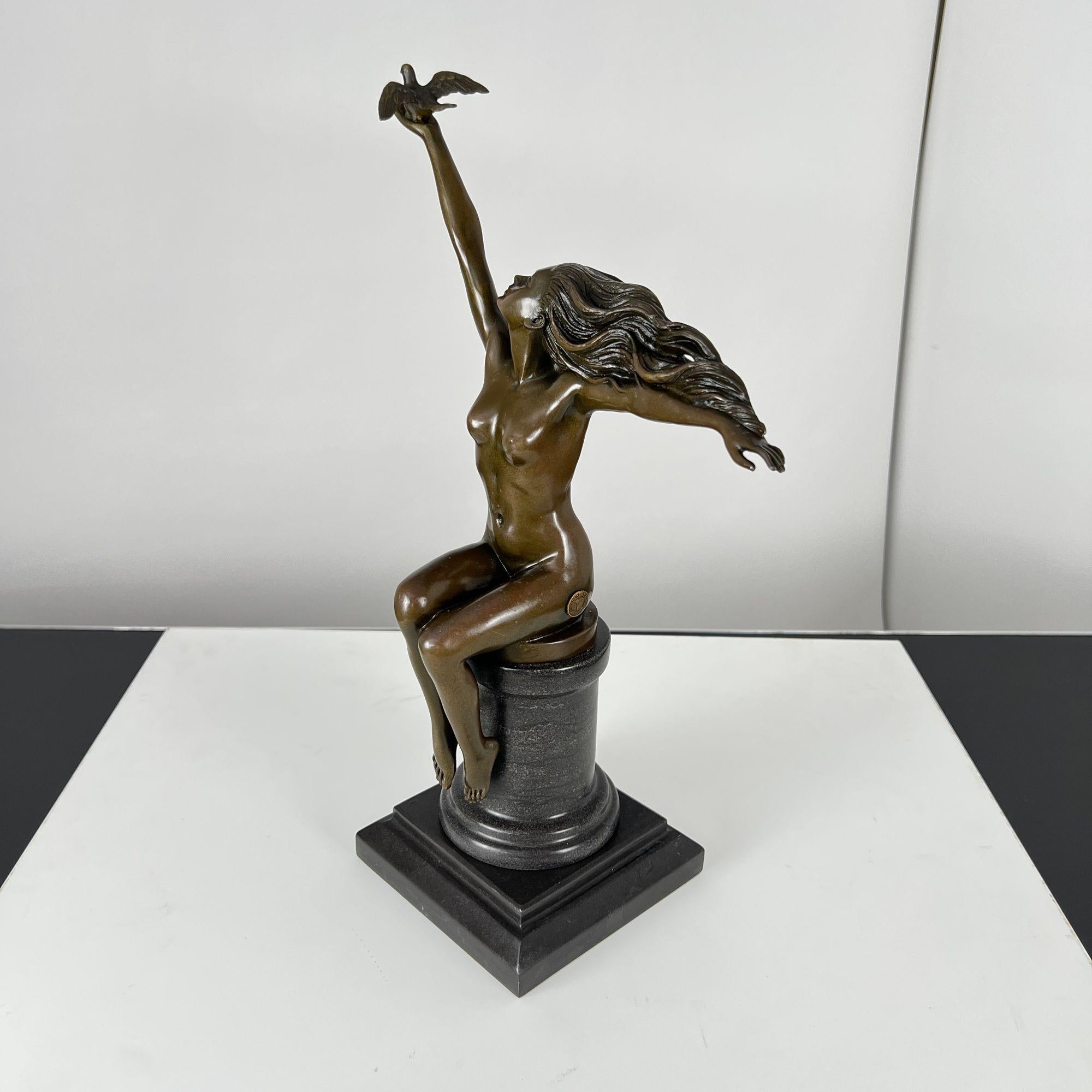 Early 20th Century Art Deco Bronze Sculpture ‘Woman with dove' by A. Gennarelli, Paris, 20th C. For Sale