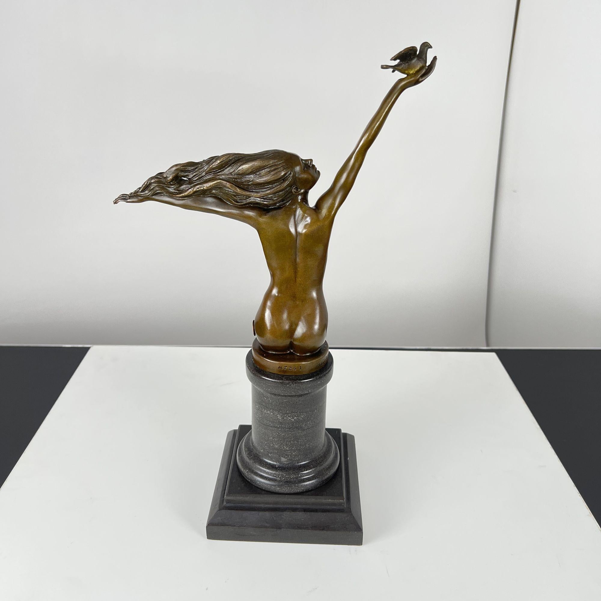 Art Deco Bronze Sculpture ‘Woman with dove' by A. Gennarelli, Paris, 20th C. For Sale 1