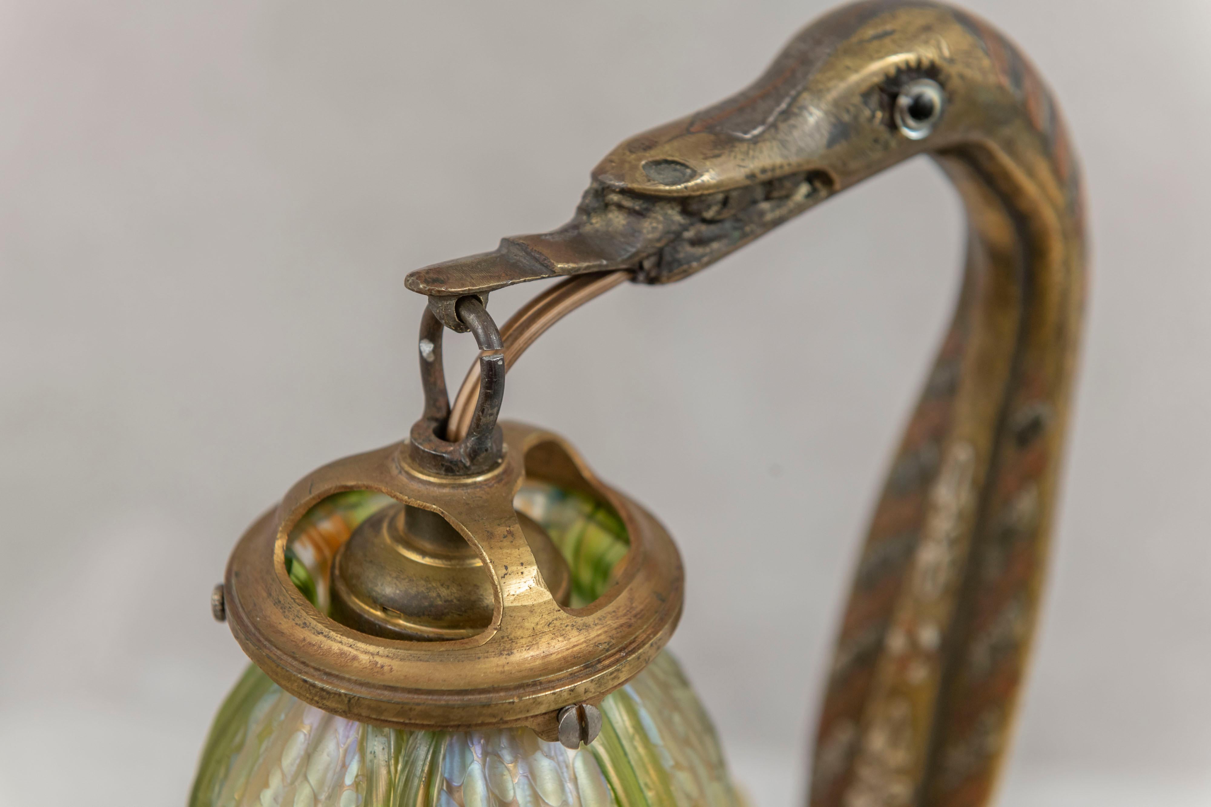 Serpent Art Déco en bronze avec abat-jour en verre d'art, Autriche, vers 1920 5