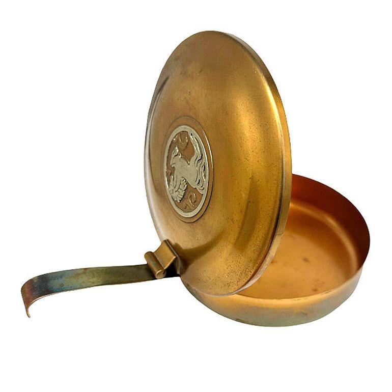 Ottone Padella per briciole Art Deco Bronze Stallion Crest Silent Butler di A. Silver Crest in vendita