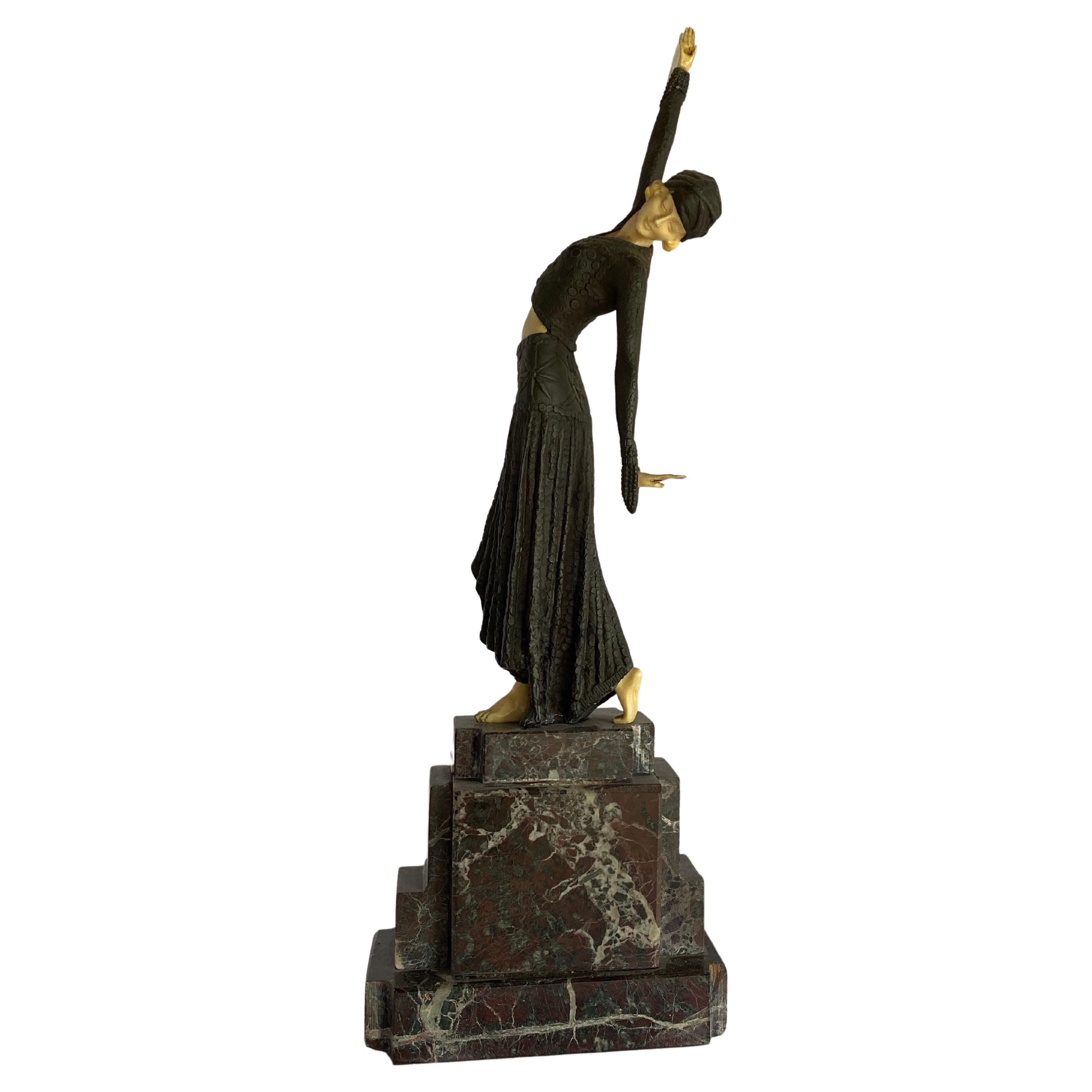 Akt Skulptur Mädchen sitzend H 21.00 cm Woman Poses BODY TALK 76094 Size L 