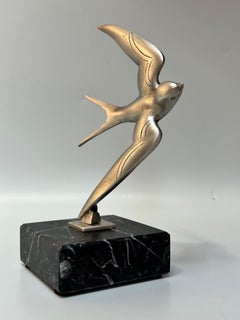 Scultura Art Déco in bronzo raffigurante una rondine, opera di G. Garreau