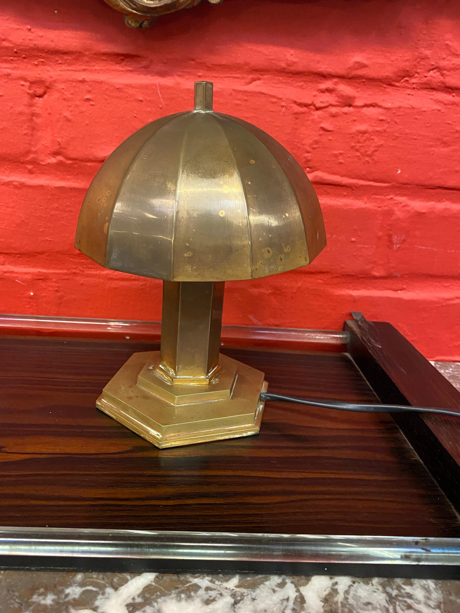 Français Lampe de table Art déco en bronze circa 1925 en vente