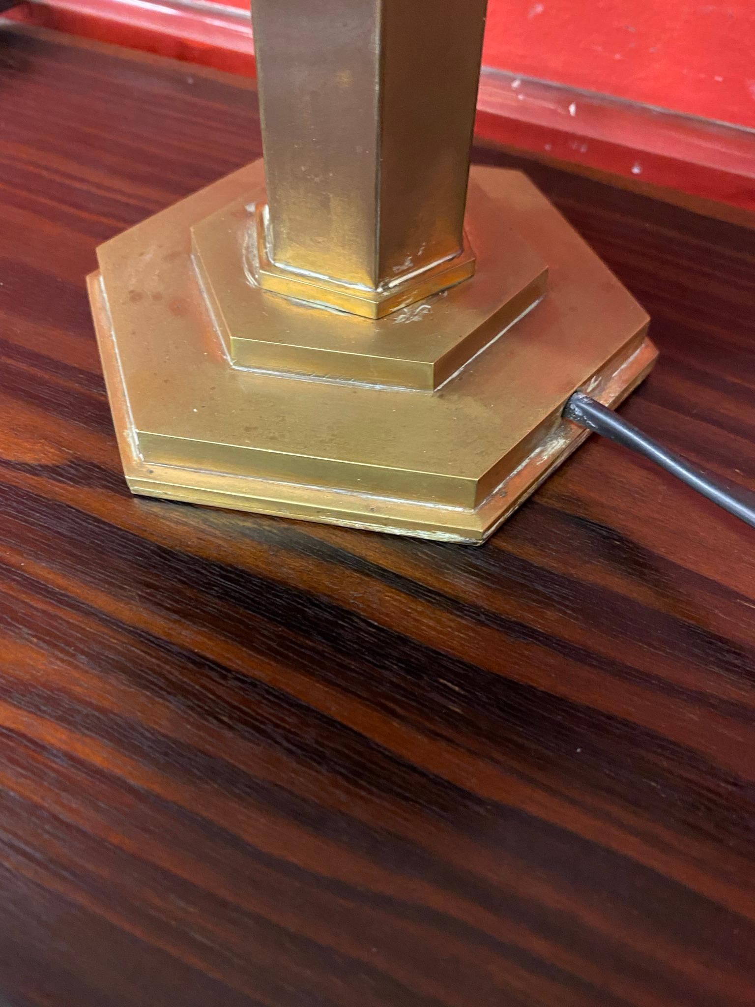 Début du 20ème siècle Lampe de table Art déco en bronze circa 1925 en vente