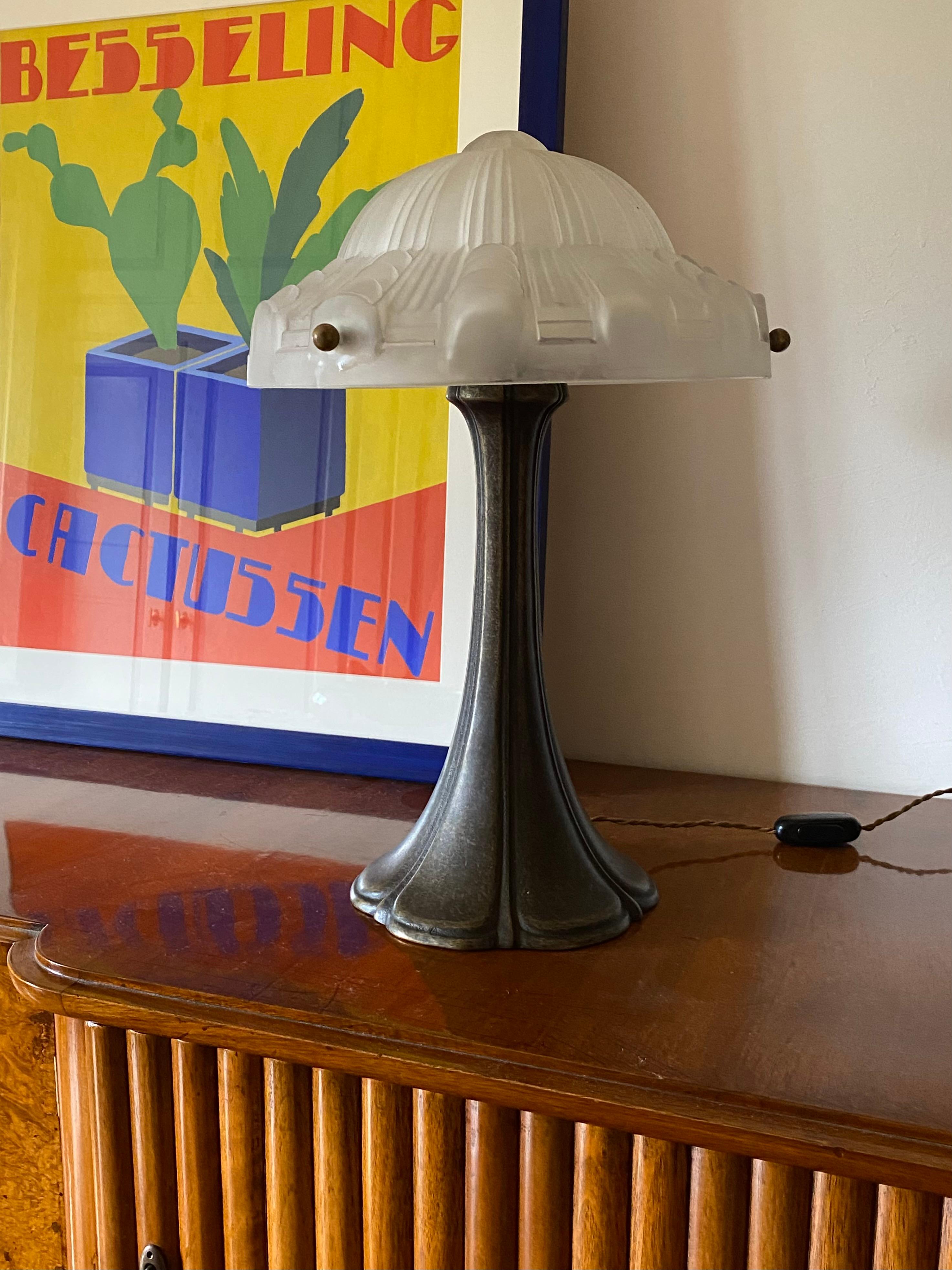 Art Deco bronze table lamp, France ca. 1930s In Excellent Condition For Sale In Firenze, IT