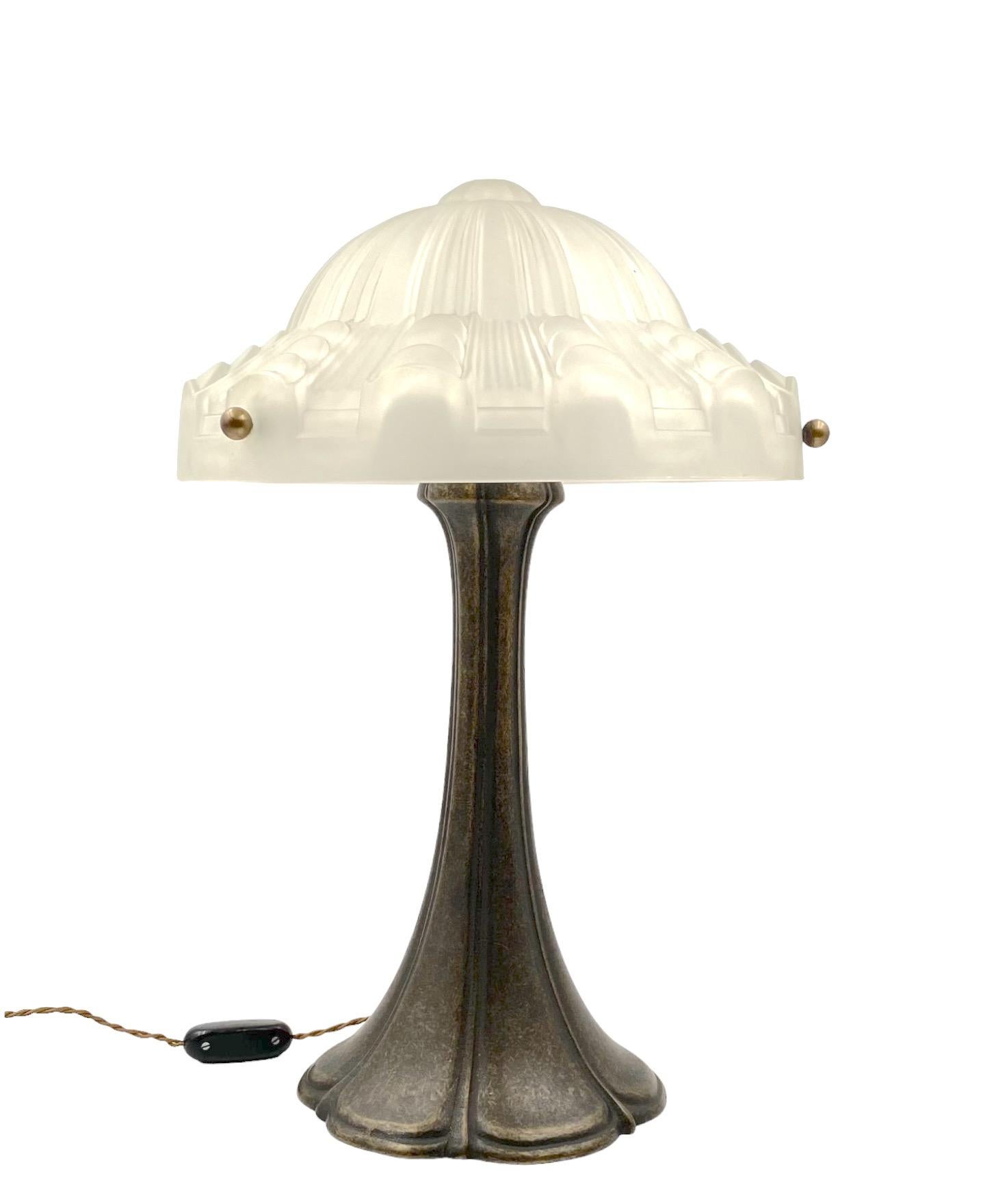 Mid-20th Century Art Deco bronze table lamp, France ca. 1930s For Sale
