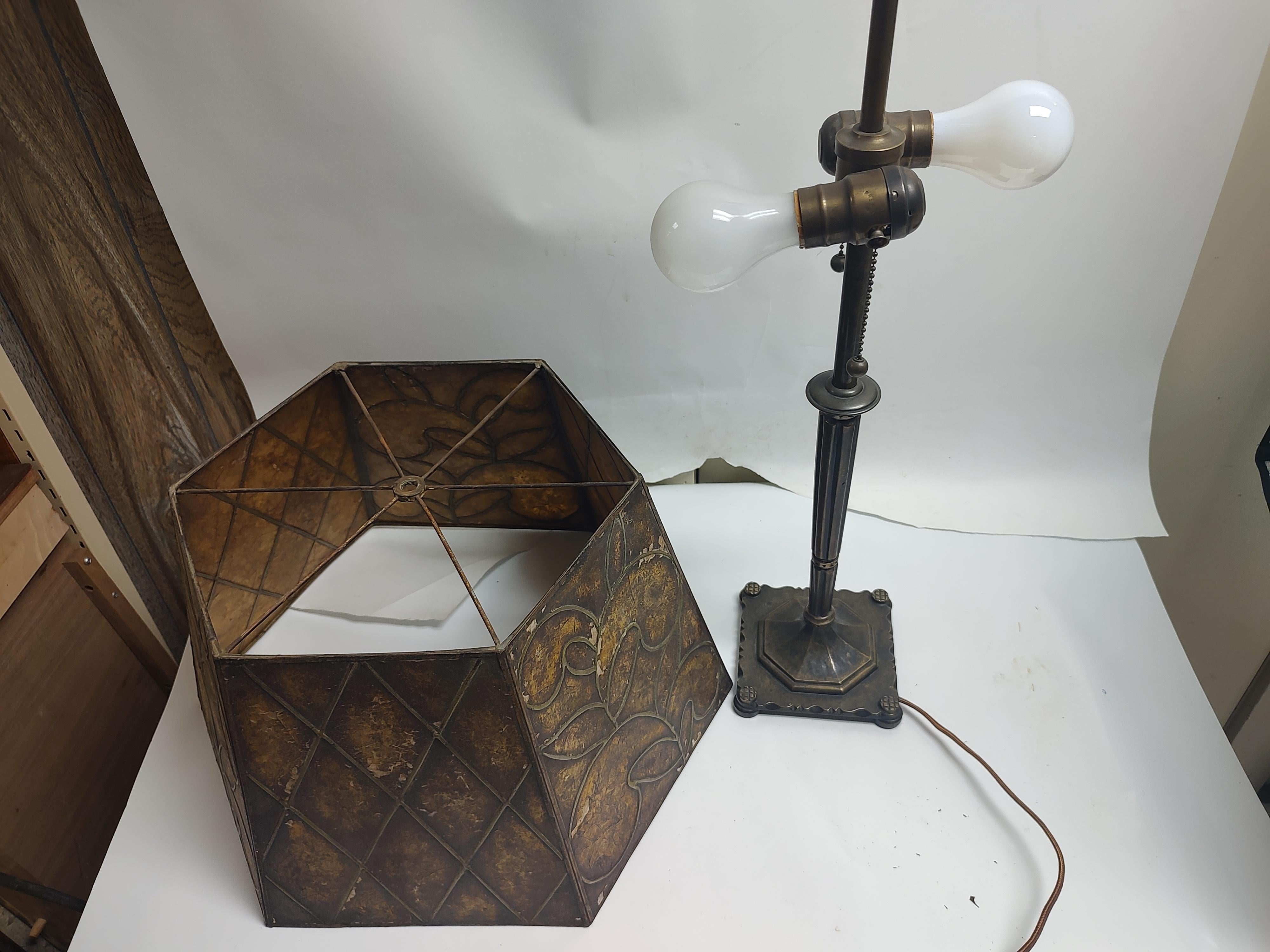 Art Deco Bronze Table Lamp with a Stylized Mica Shade by Oscar Bach In Good Condition For Sale In Port Jervis, NY