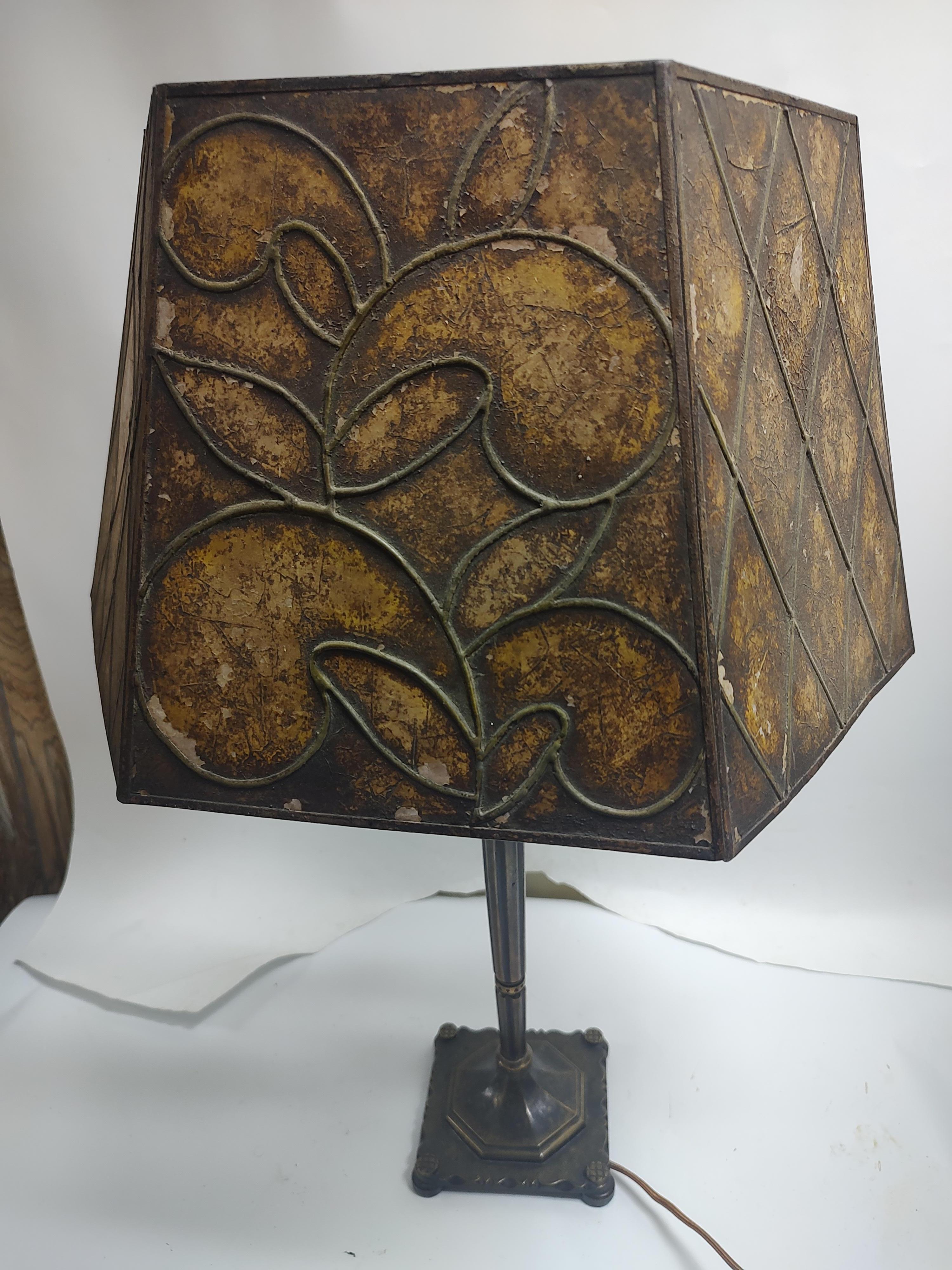Art Deco Bronze Table Lamp with a Stylized Mica Shade by Oscar Bach For Sale 3