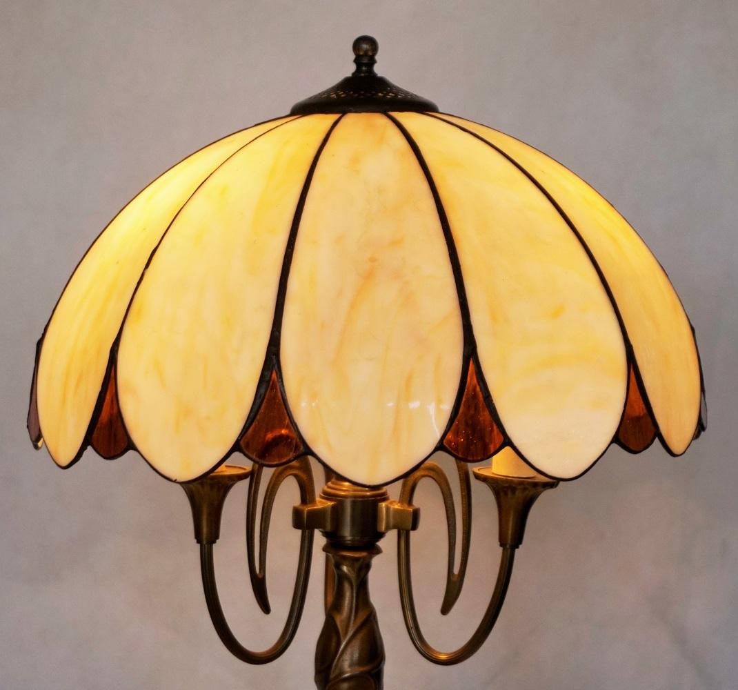 Art Deco Bronze Three-Light Table Lamp with Bent Slag Glass Shade, 1910-1920 In Good Condition In Frankfurt am Main, DE