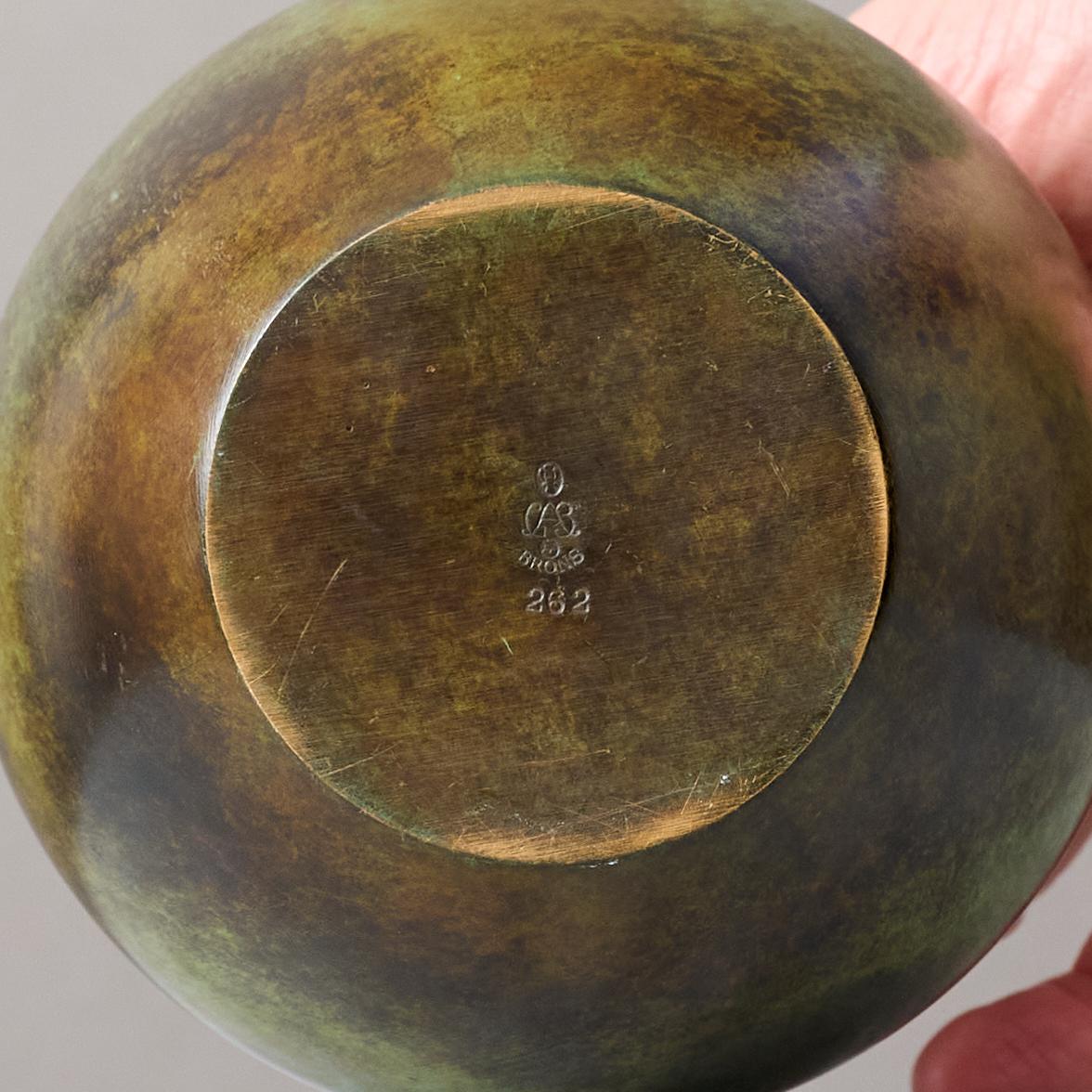 Vaso in bronzo Art Deco di GAB Guldsmedsaktiebolaget, Svezia, 1930. in vendita 2