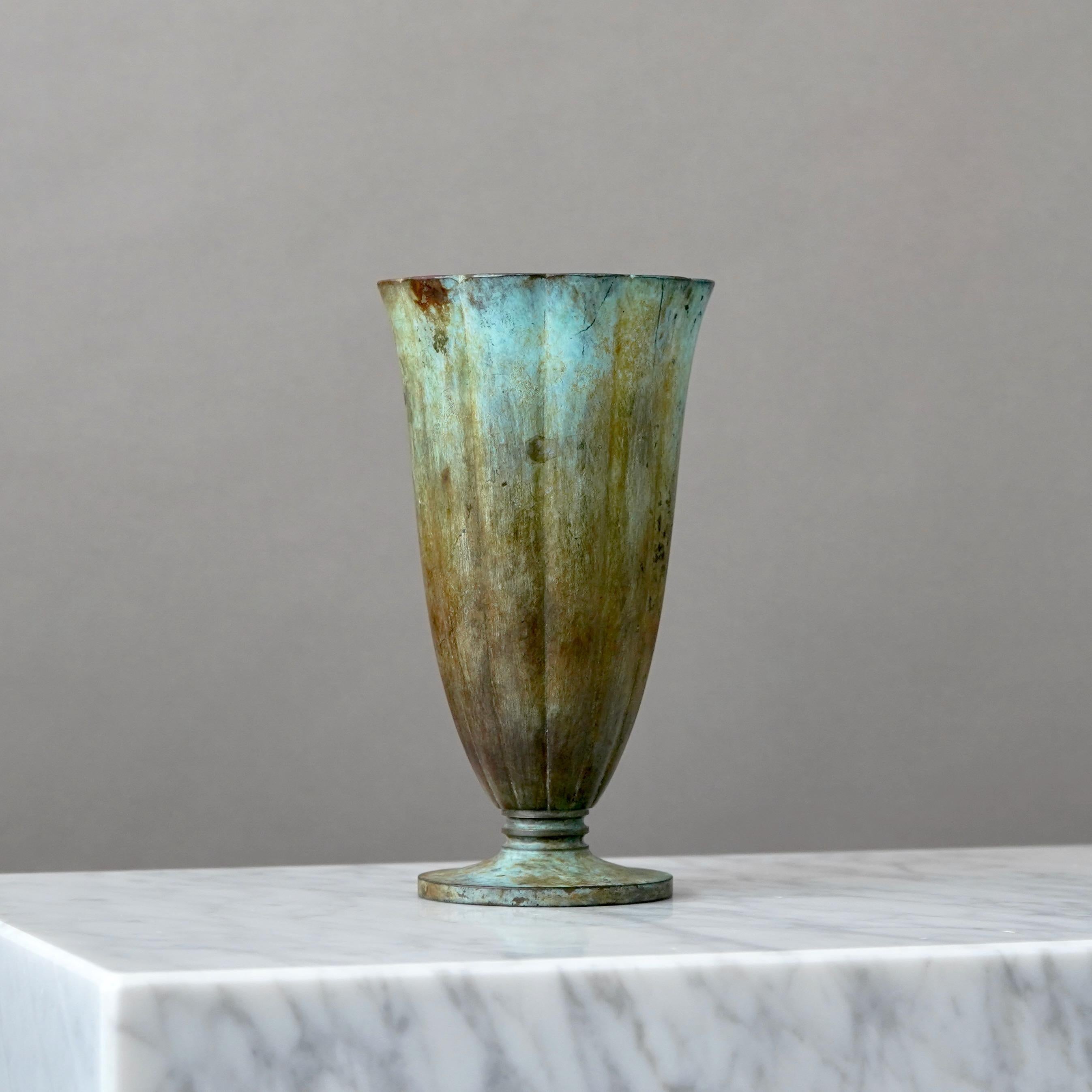 Art Déco Vaso in bronzo Art Deco di GAB Guldsmedsaktiebolaget, Svezia, anni '30 in vendita