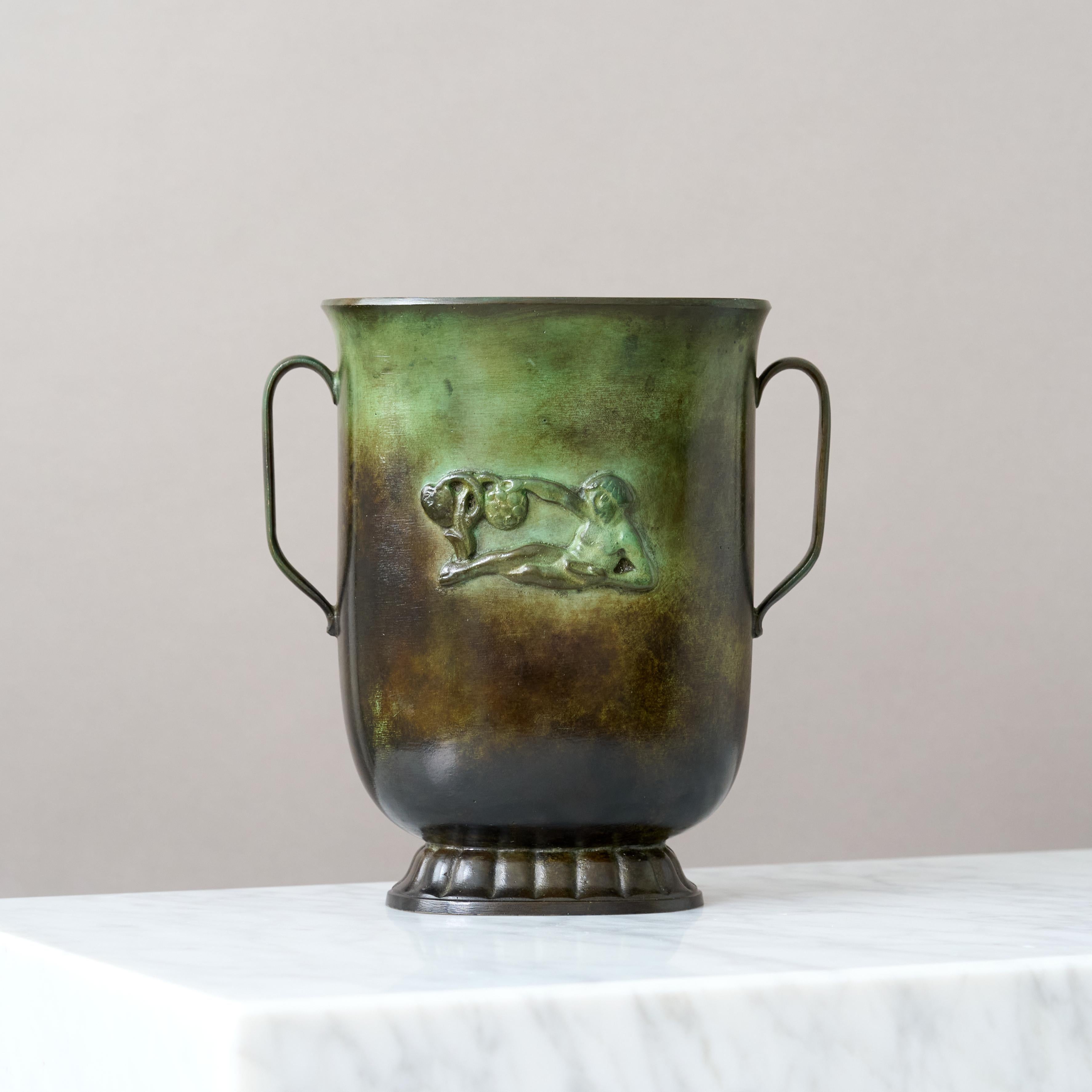 Art Déco Vaso in bronzo Art Deco di GAB Guldsmedsaktiebolaget, Svezia, 1930. in vendita