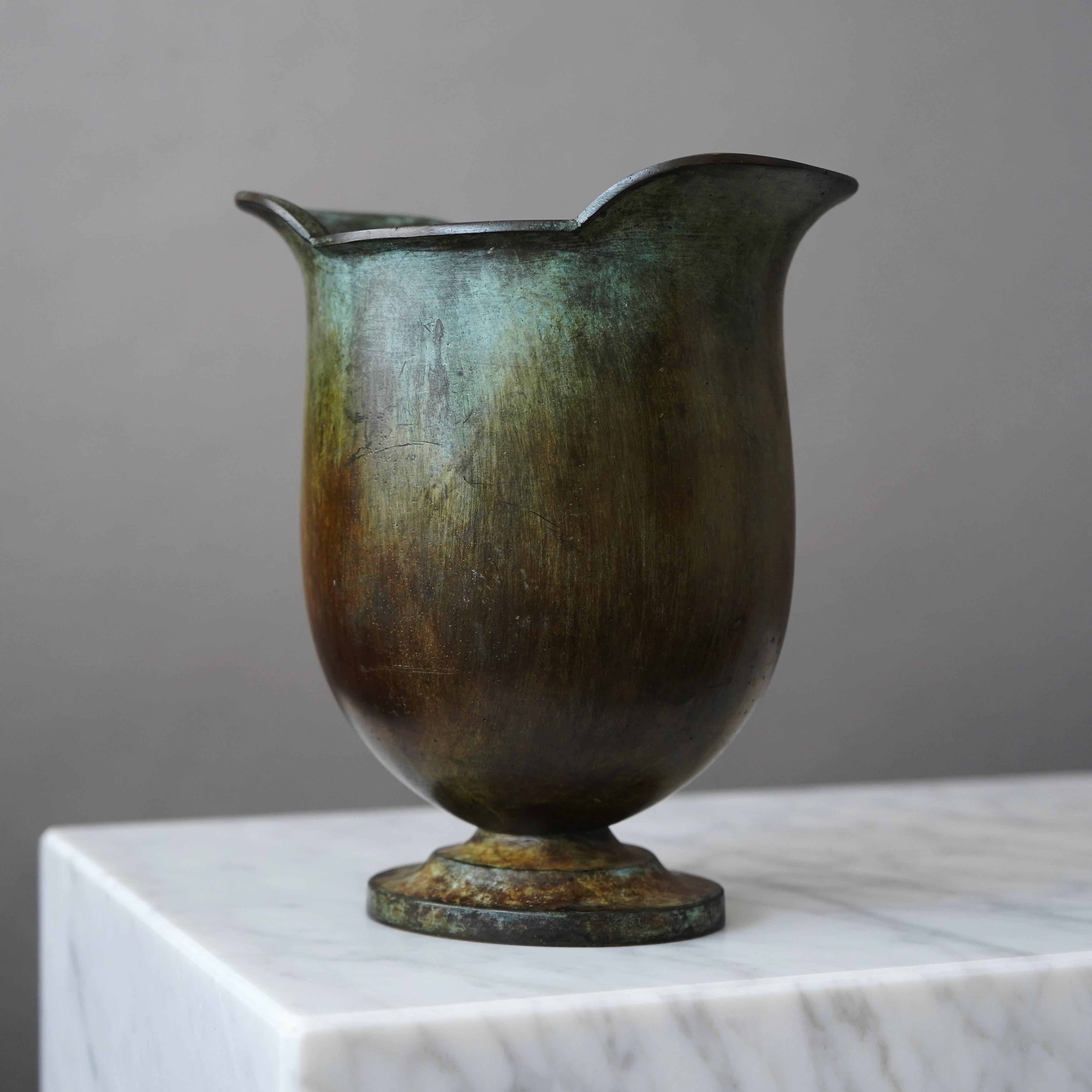 Svedese Vaso in bronzo Art Deco di GAB Guldsmedsaktiebolaget, Svezia, anni '30 in vendita