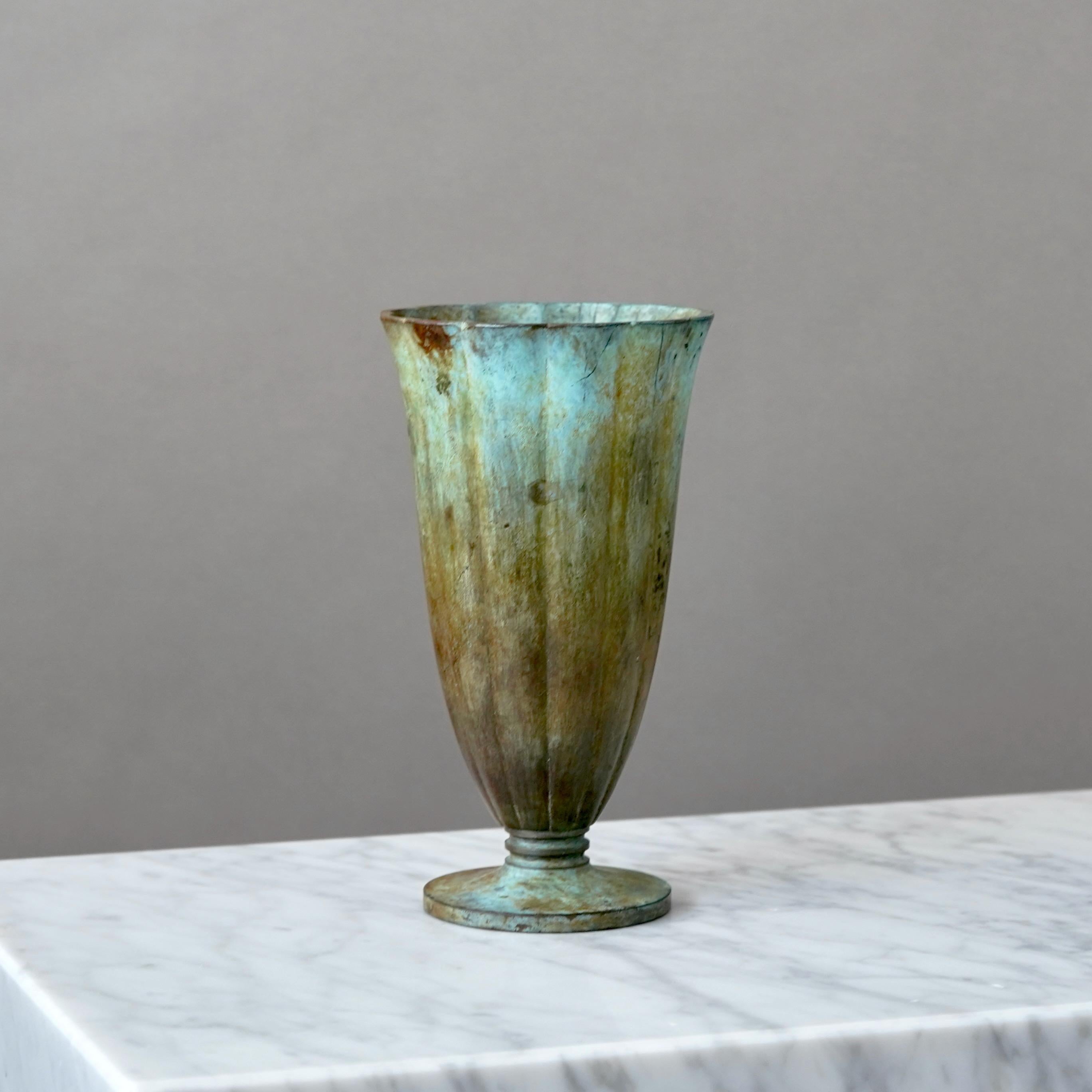 Svedese Vaso in bronzo Art Deco di GAB Guldsmedsaktiebolaget, Svezia, anni '30 in vendita
