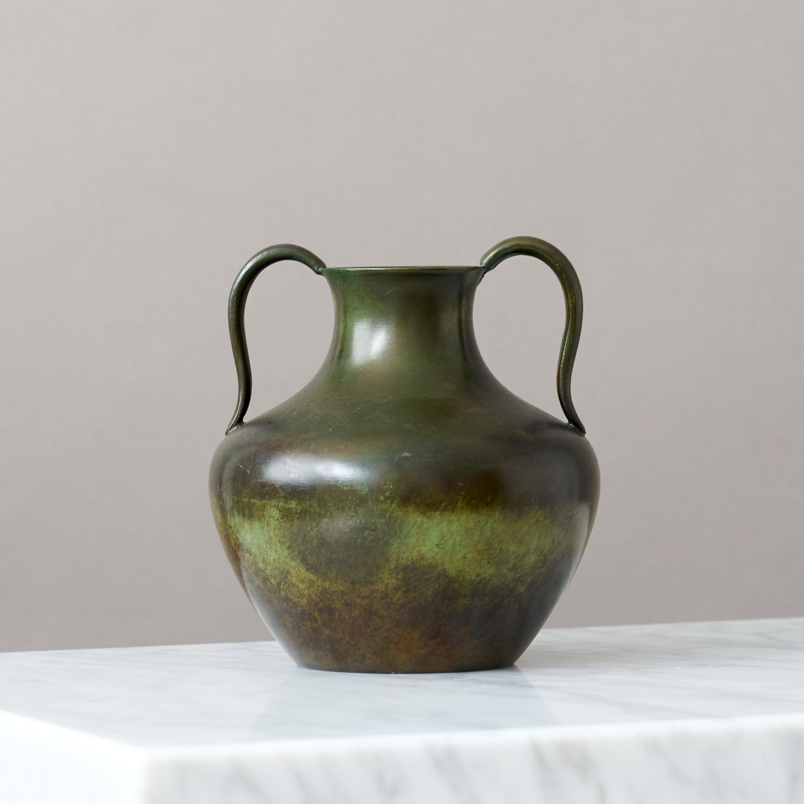 Calco Vaso in bronzo Art Deco di GAB Guldsmedsaktiebolaget, Svezia, 1930. in vendita