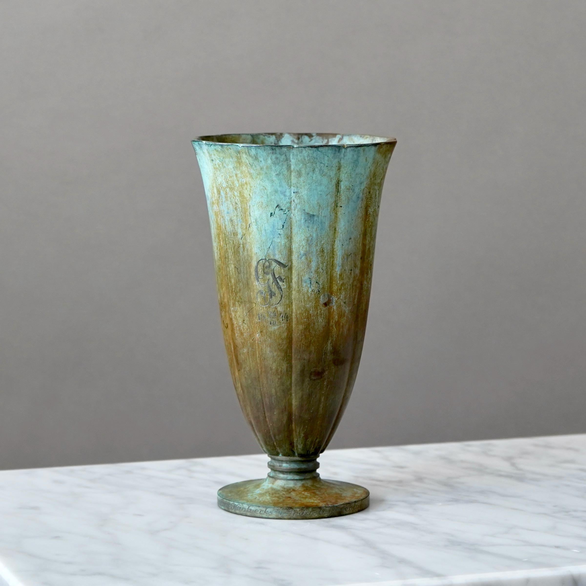 Vaso in bronzo Art Deco di GAB Guldsmedsaktiebolaget, Svezia, anni '30 In condizioni discrete in vendita a Malmö, SE