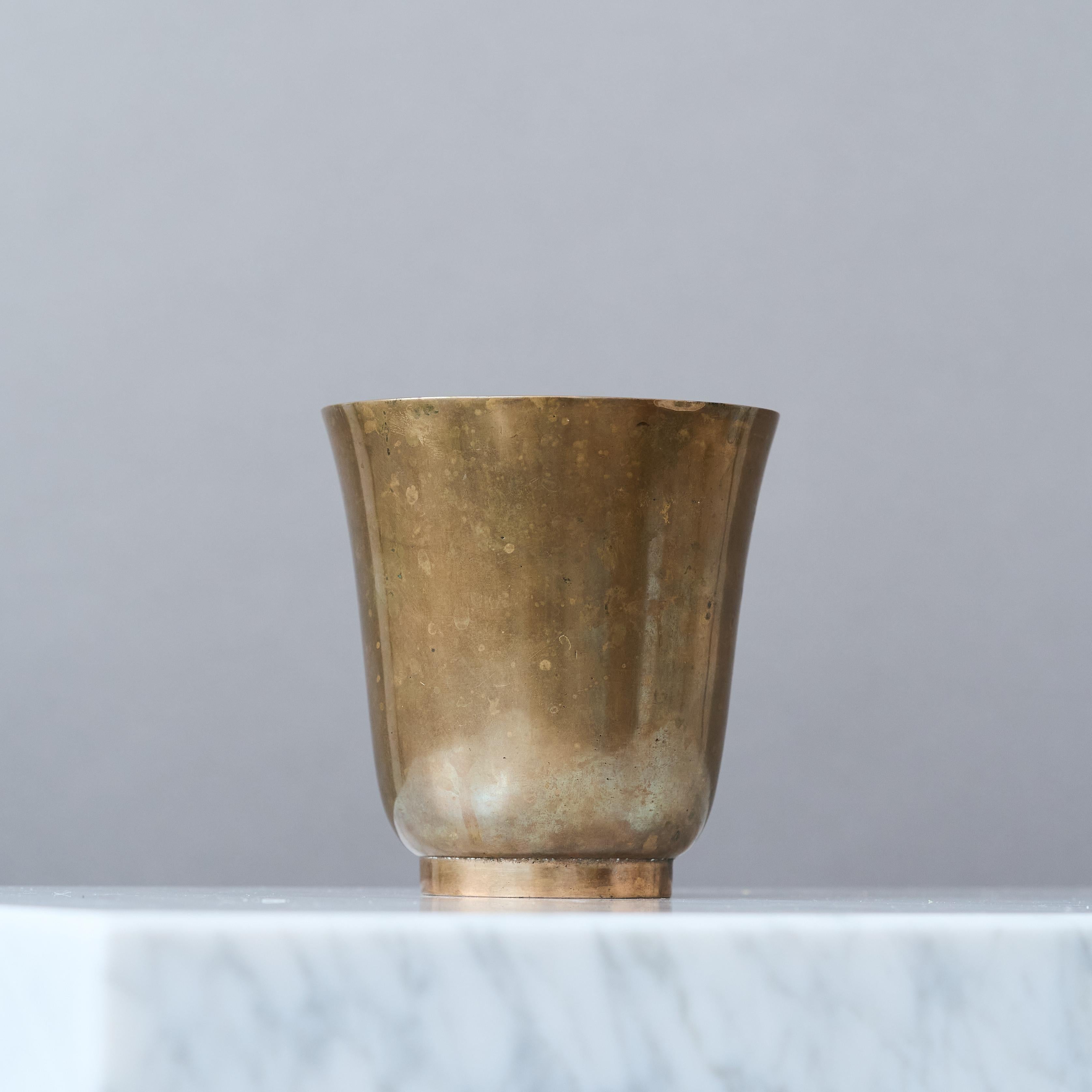 Jarrón Art Decó de bronce de GAB Guldsmedsaktiebolaget, Suecia, años 30 mediados del siglo XX en venta