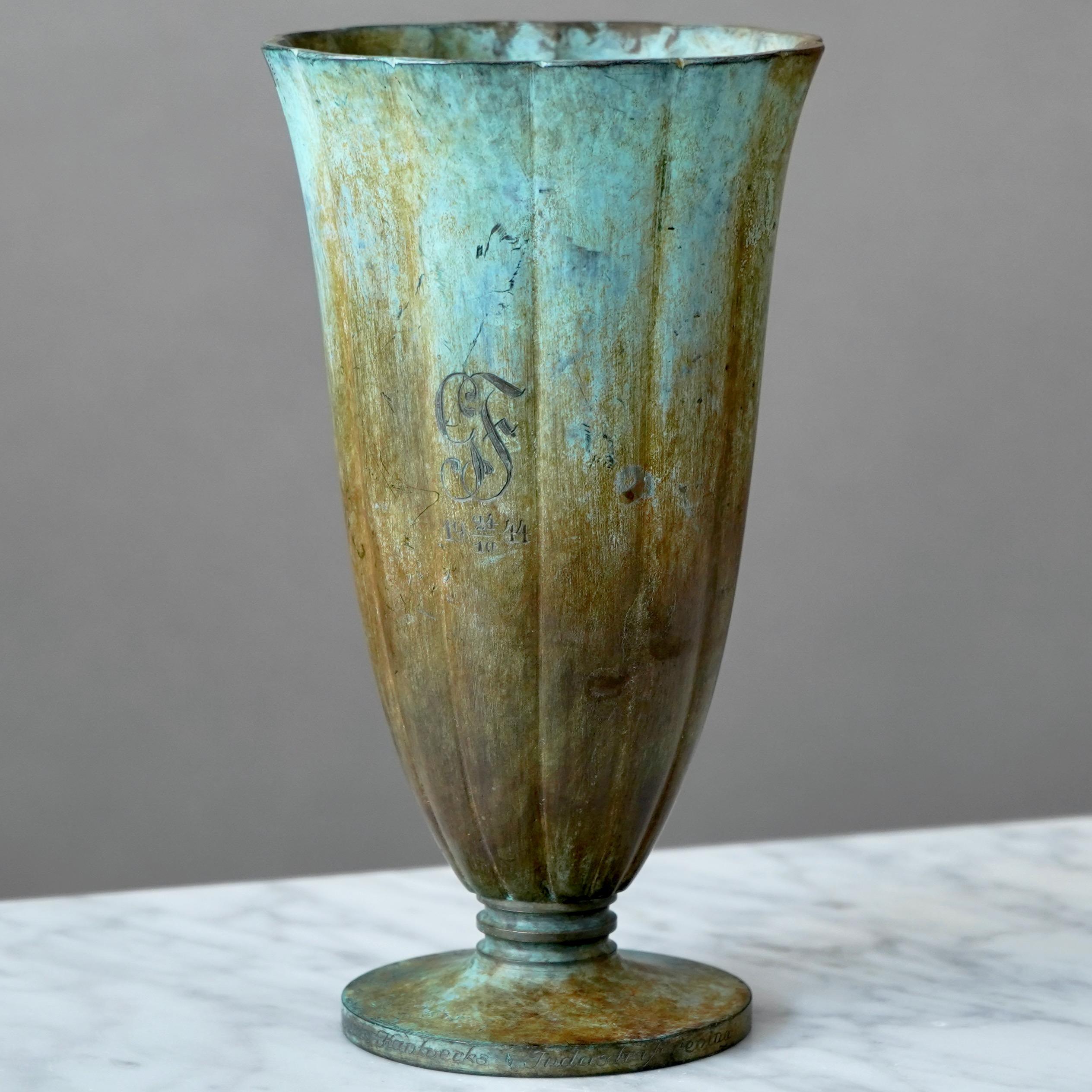 Metà XX secolo Vaso in bronzo Art Deco di GAB Guldsmedsaktiebolaget, Svezia, anni '30 in vendita