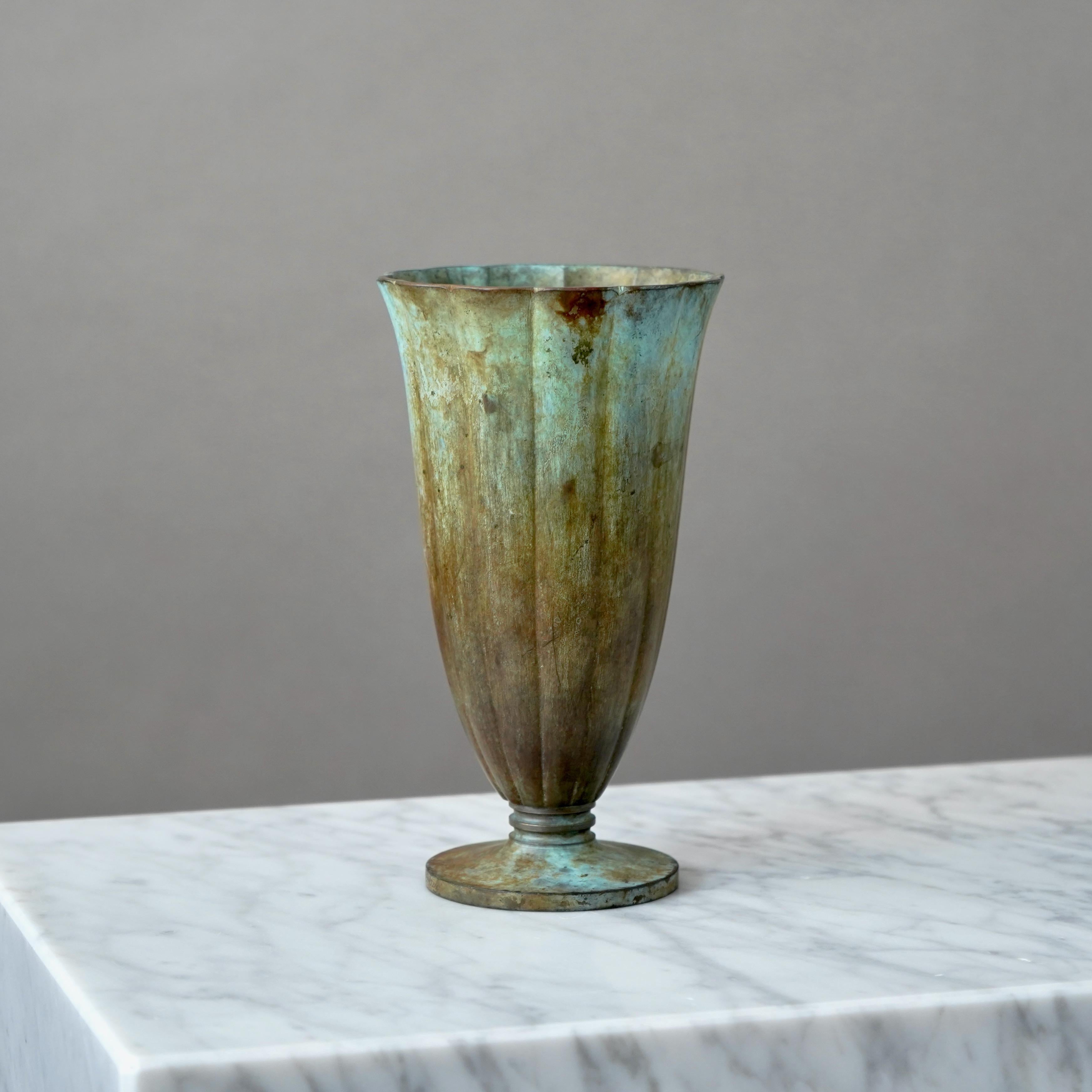 Bronzo Vaso in bronzo Art Deco di GAB Guldsmedsaktiebolaget, Svezia, anni '30 in vendita