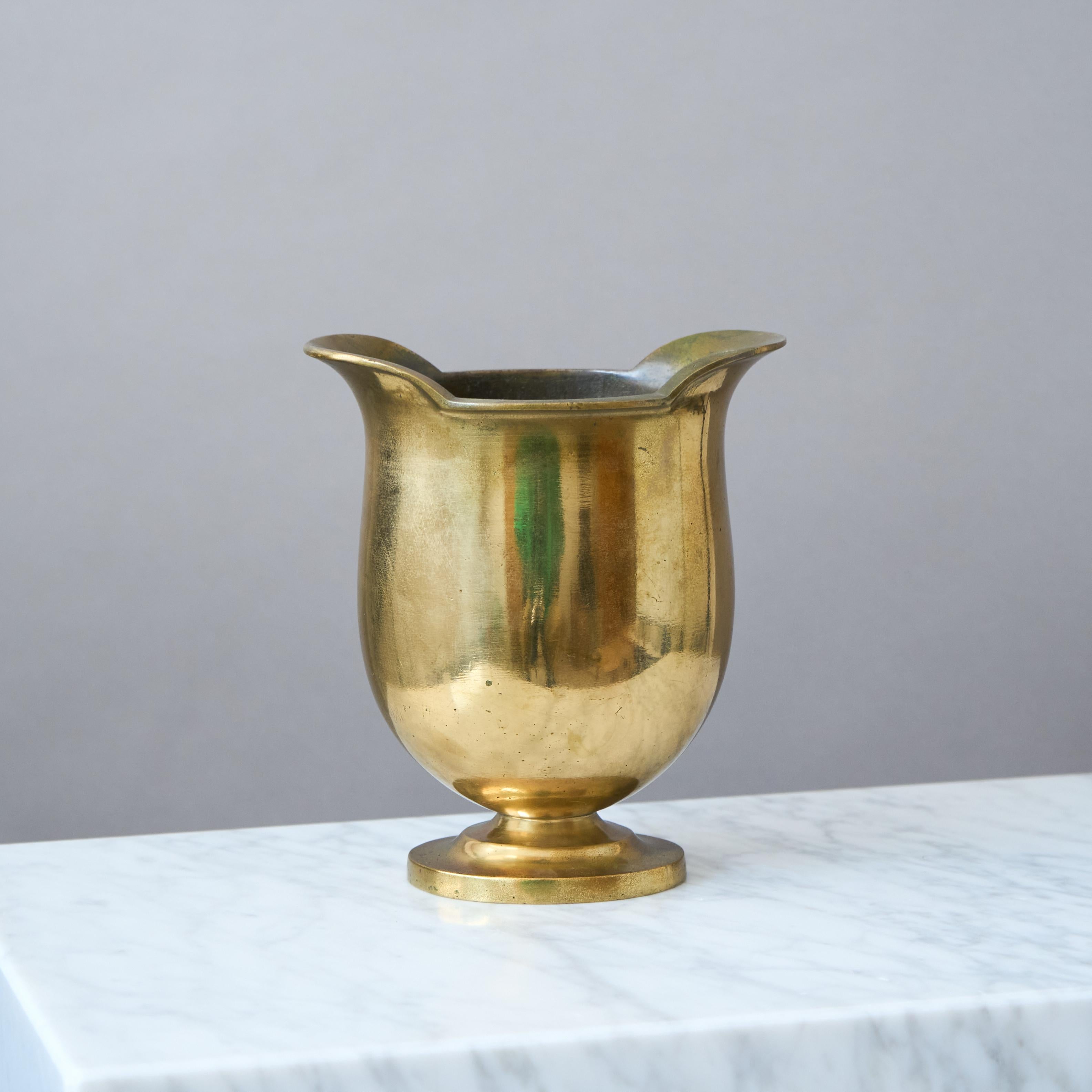 Bronzo Vaso in bronzo Art Deco di GAB Guldsmedsaktiebolaget, Svezia, anni '30 in vendita