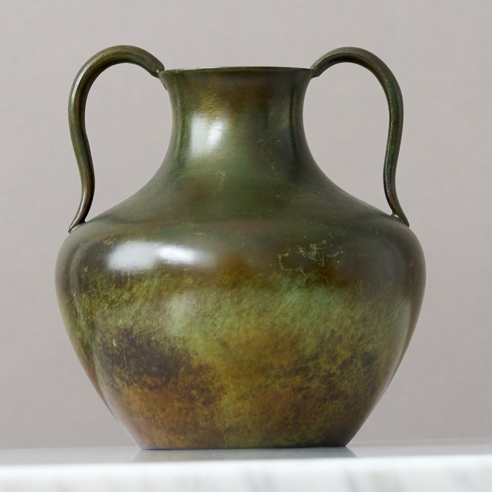 Bronzo Vaso in bronzo Art Deco di GAB Guldsmedsaktiebolaget, Svezia, 1930. in vendita