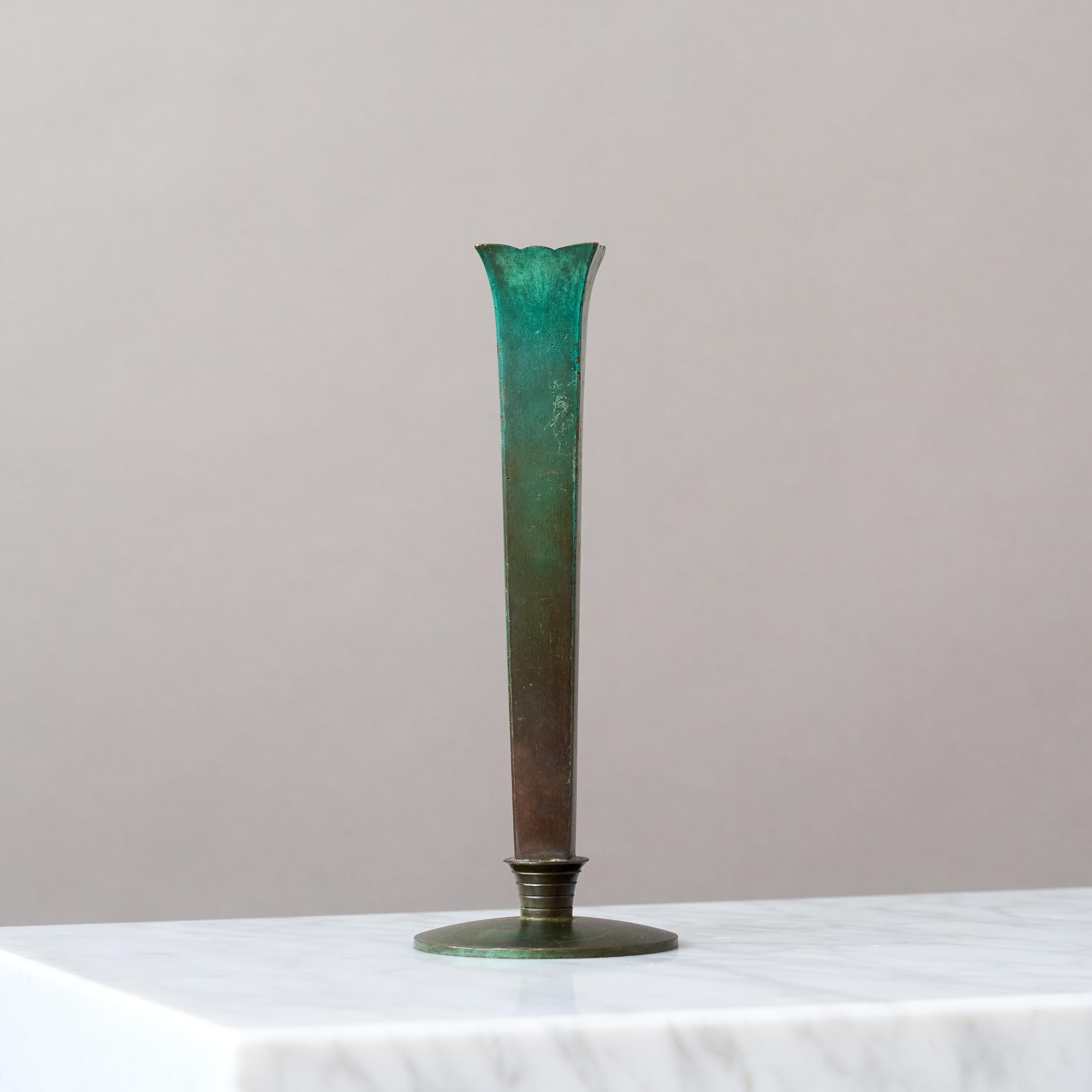 Art Deco Bronze Vase by GAB Guldsmedsaktiebolaget, Sweden, 1930s. Bronce en venta